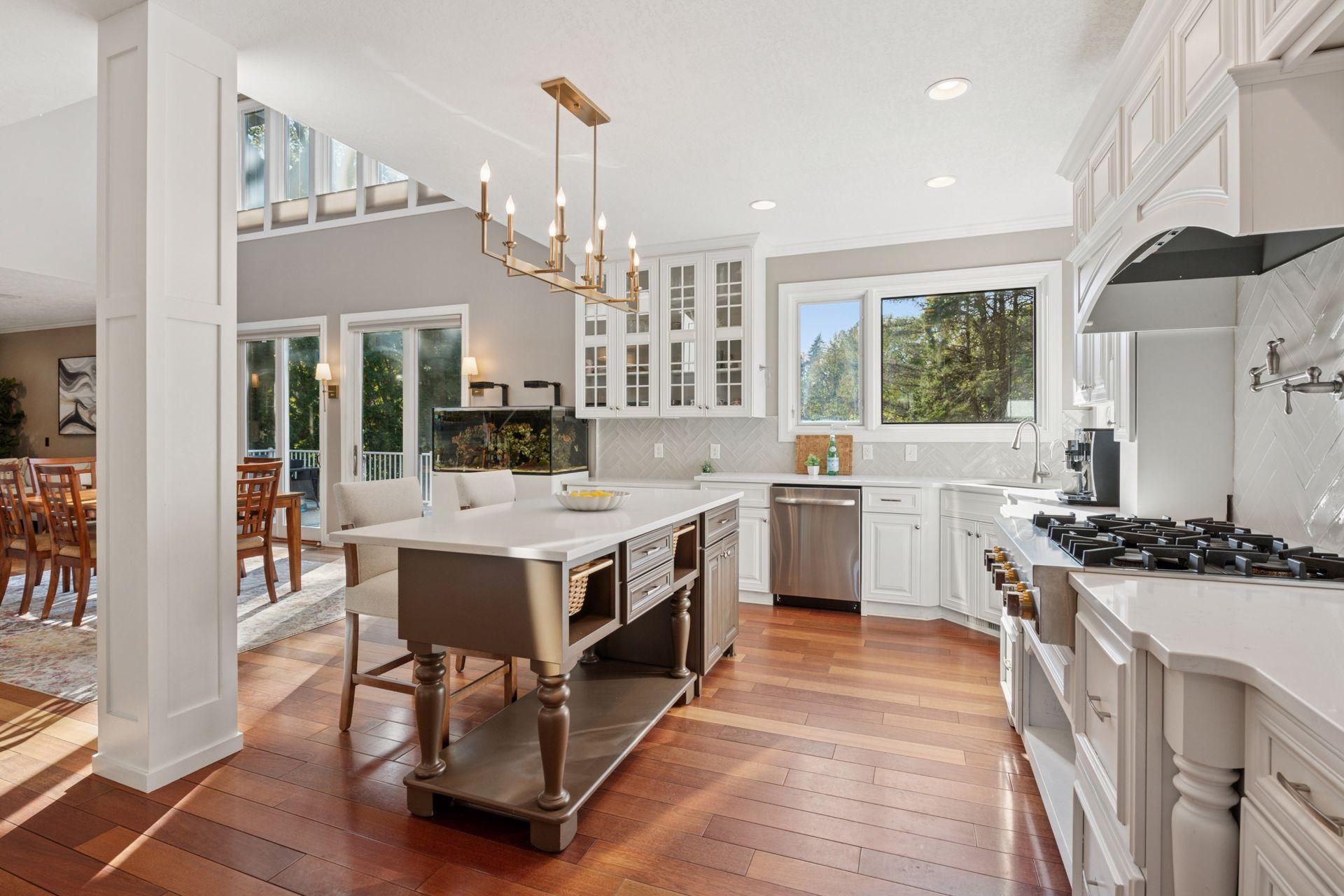 705 Queensland Lane N