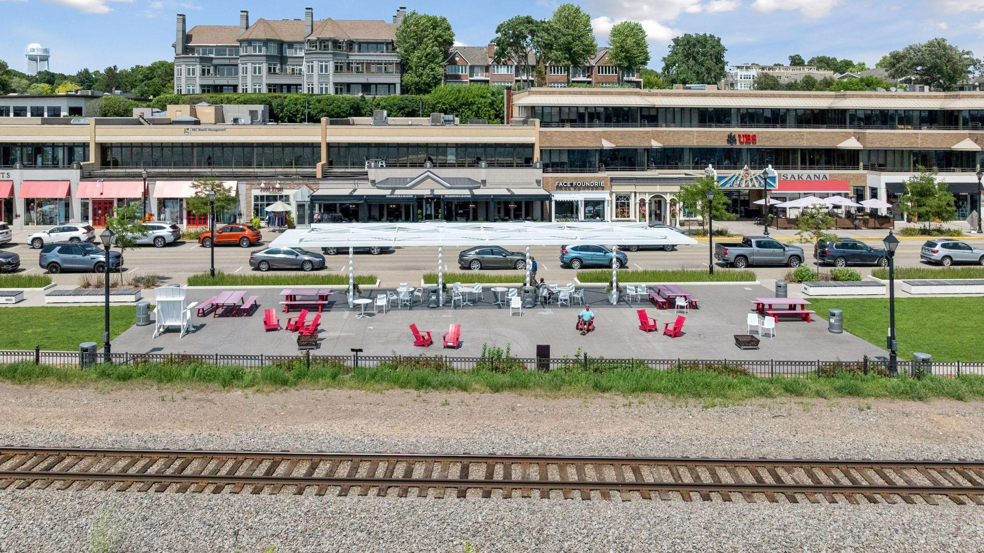 705 Queensland Lane N