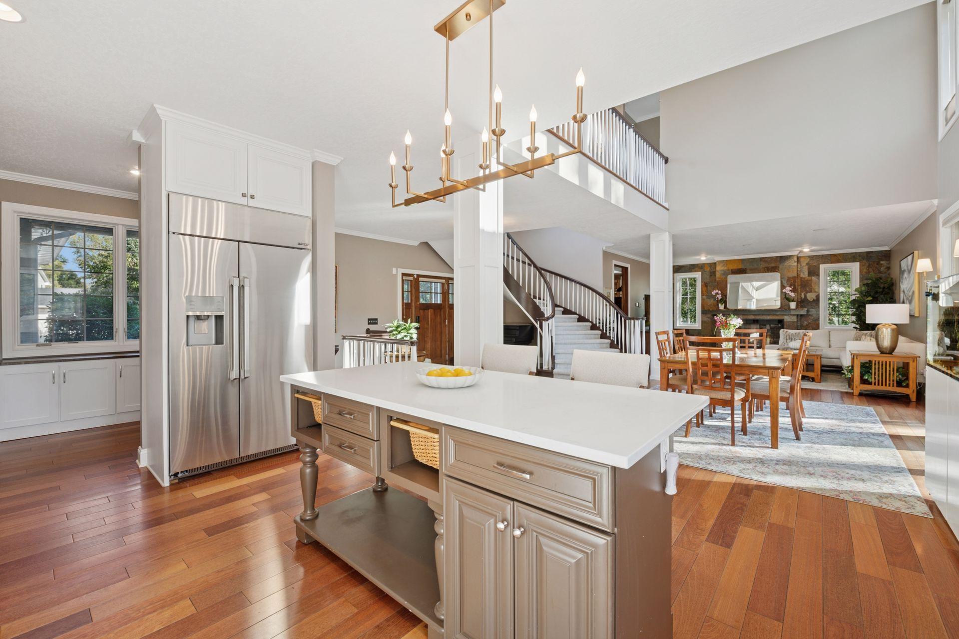 705 Queensland Lane N