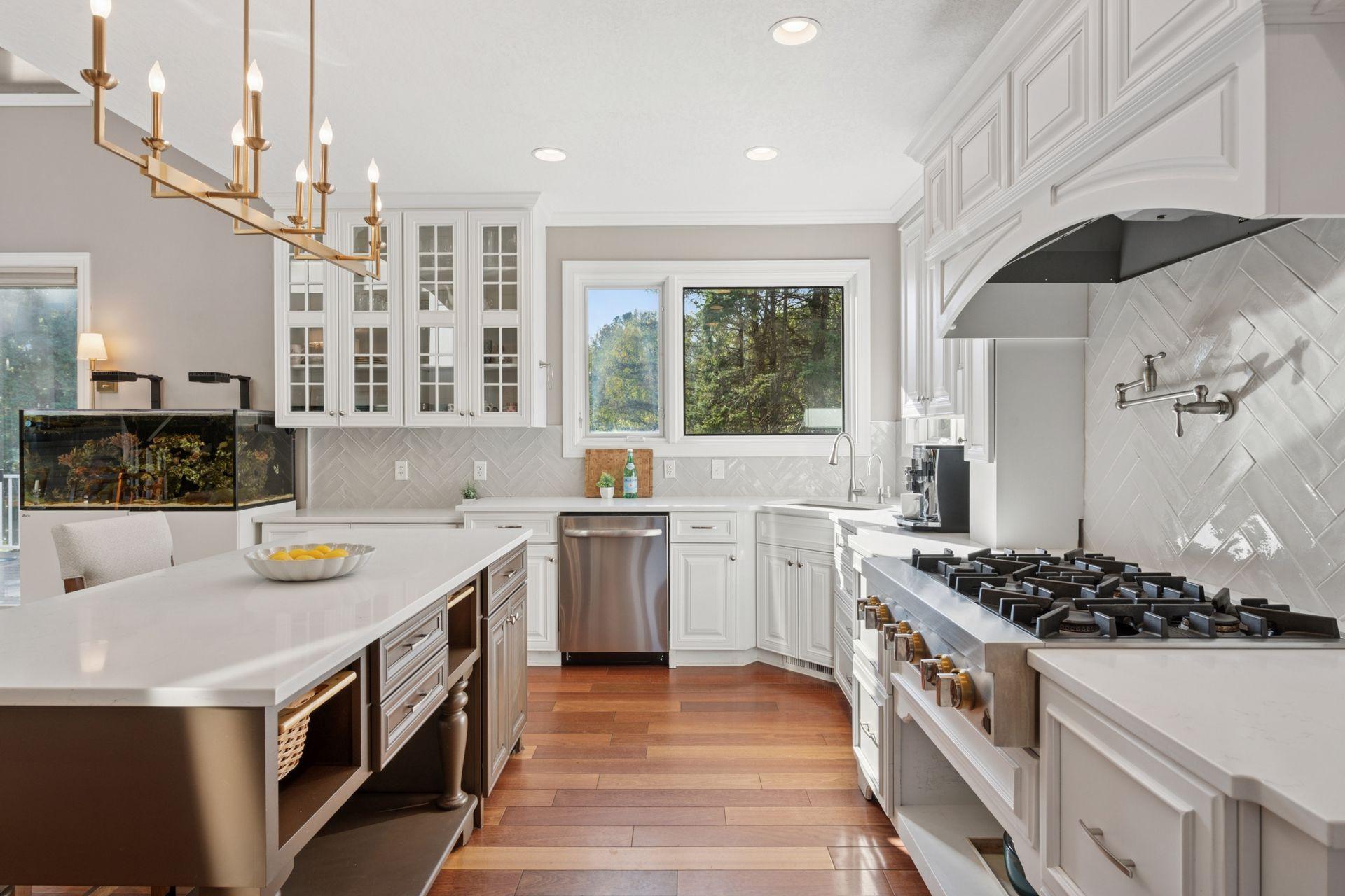 705 Queensland Lane N