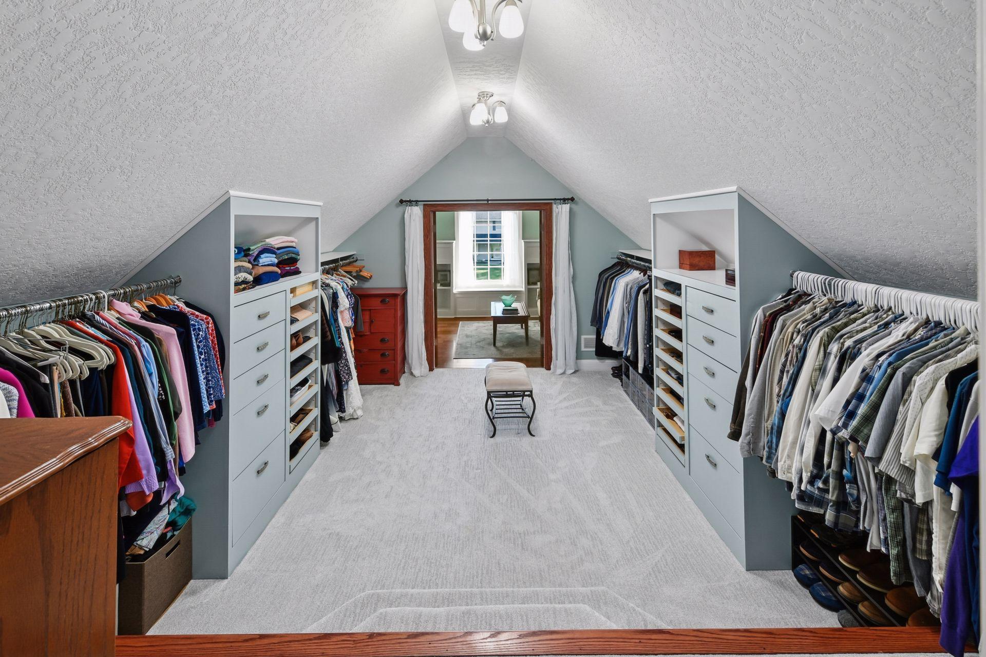 705 Queensland Lane N