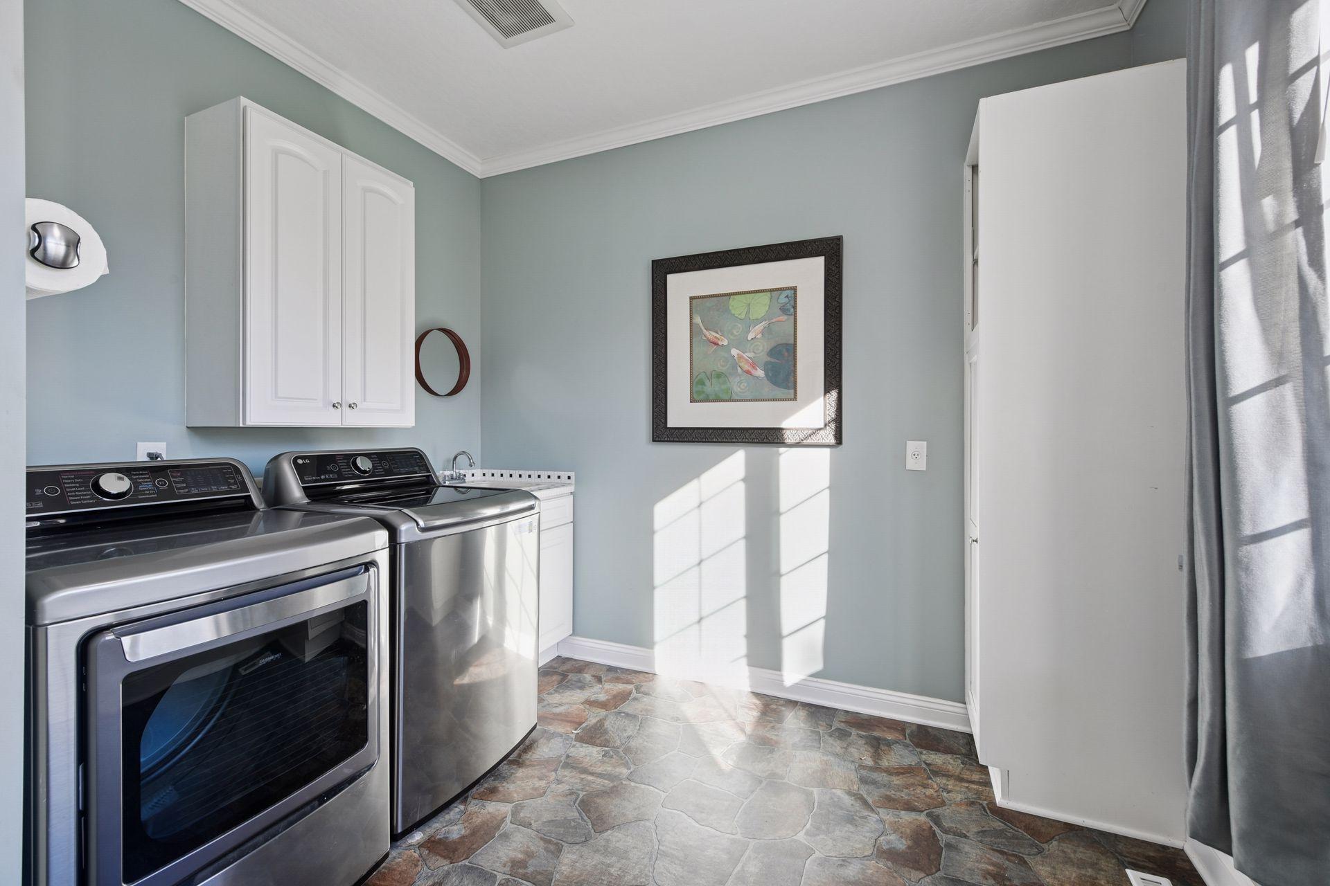 705 Queensland Lane N