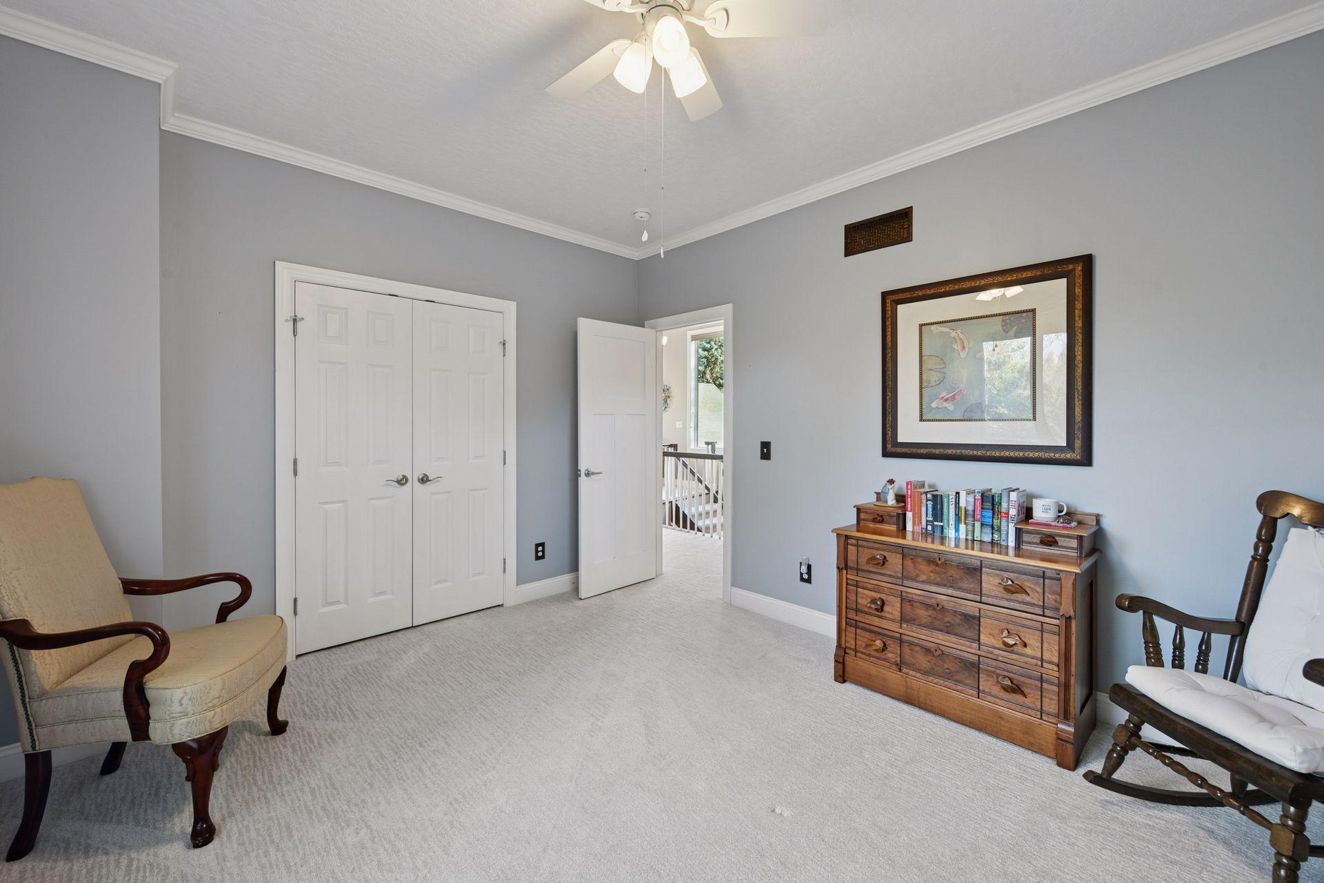 705 Queensland Lane N