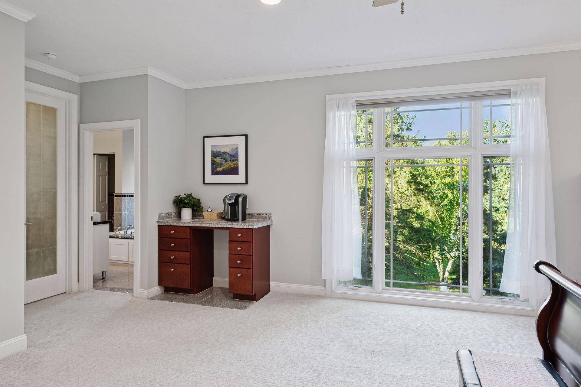 705 Queensland Lane N