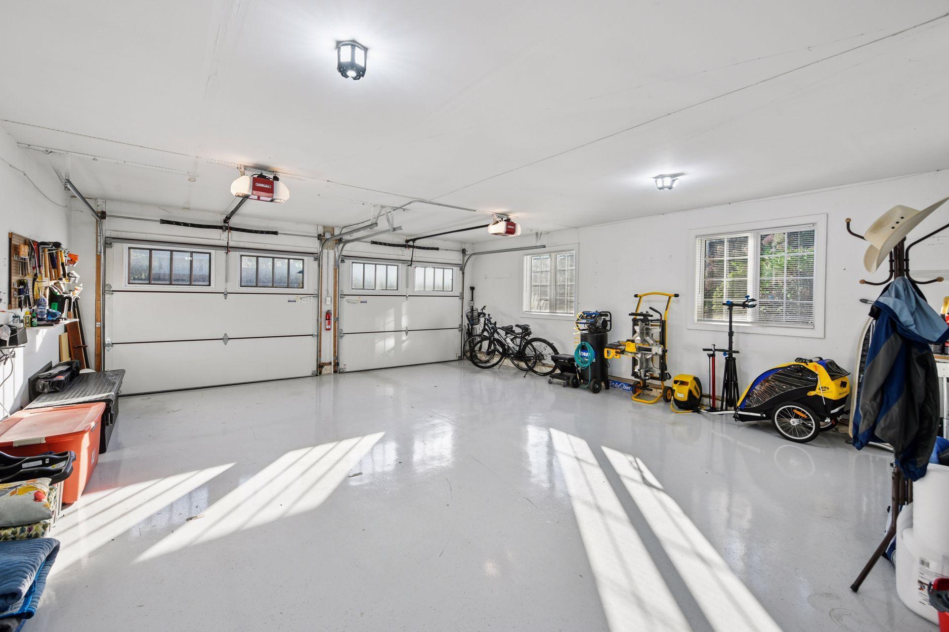 705 Queensland Lane N