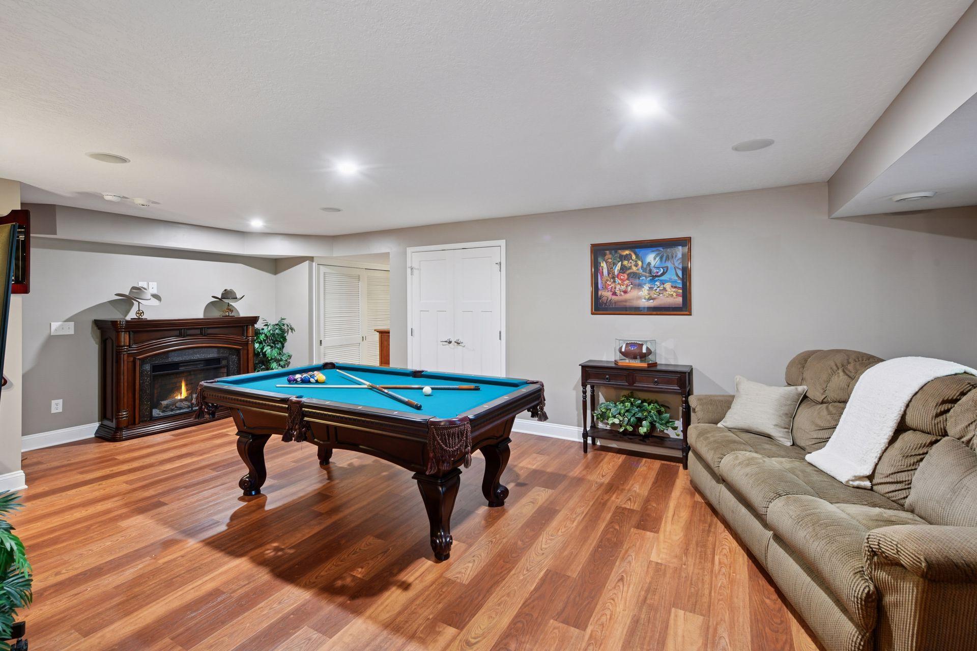 705 Queensland Lane N