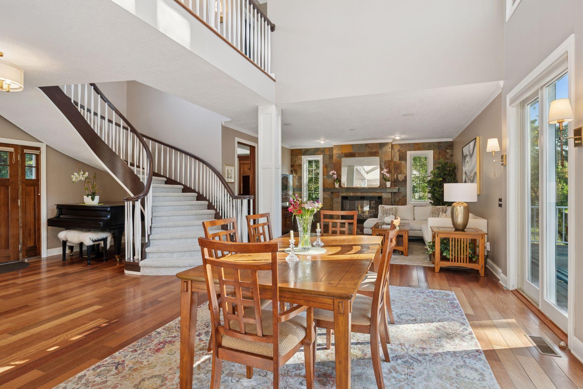 705 Queensland Lane N