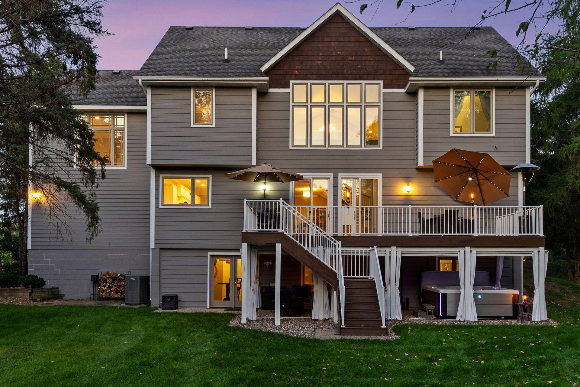 705 Queensland Lane N