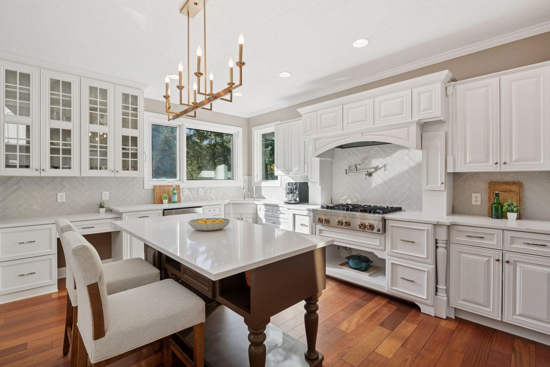 705 Queensland Lane N