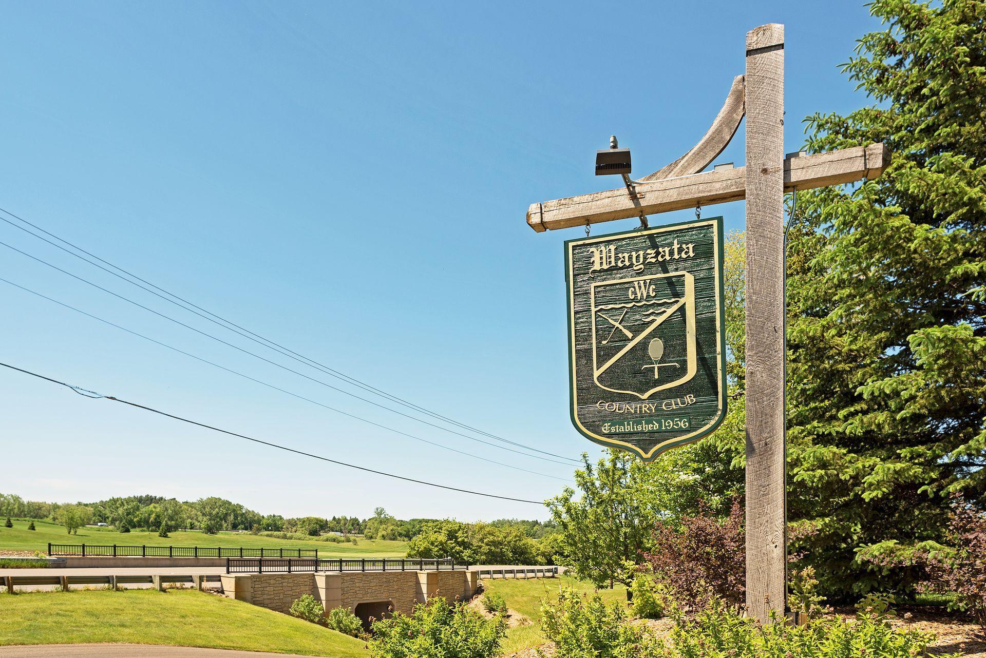 705 Queensland Lane N