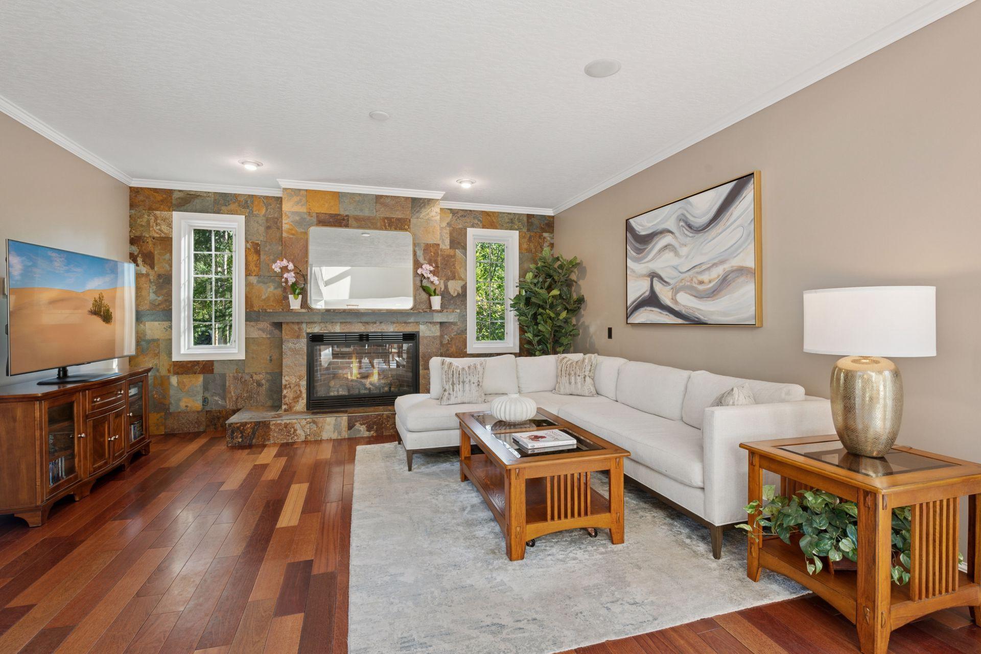 705 Queensland Lane N