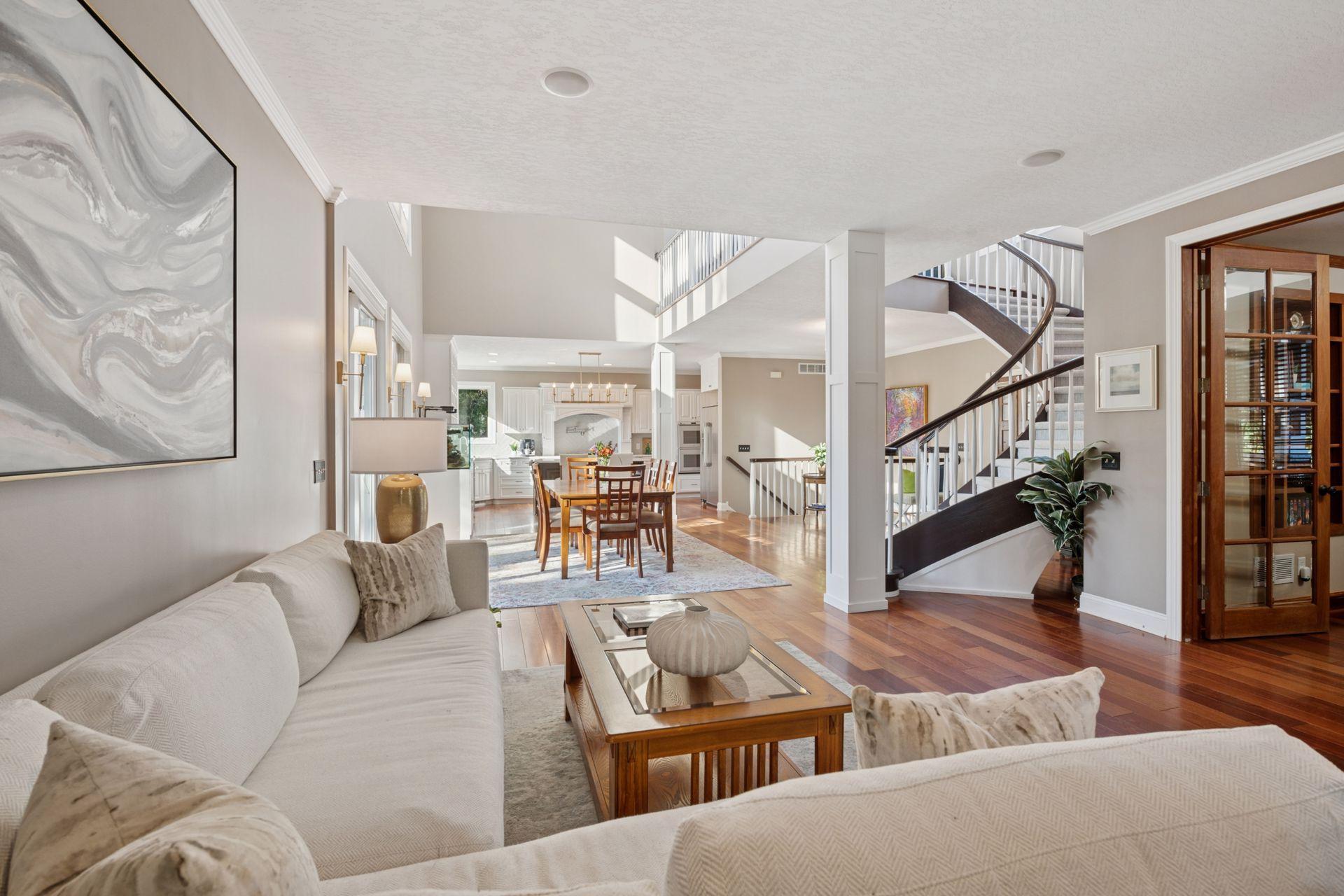 705 Queensland Lane N