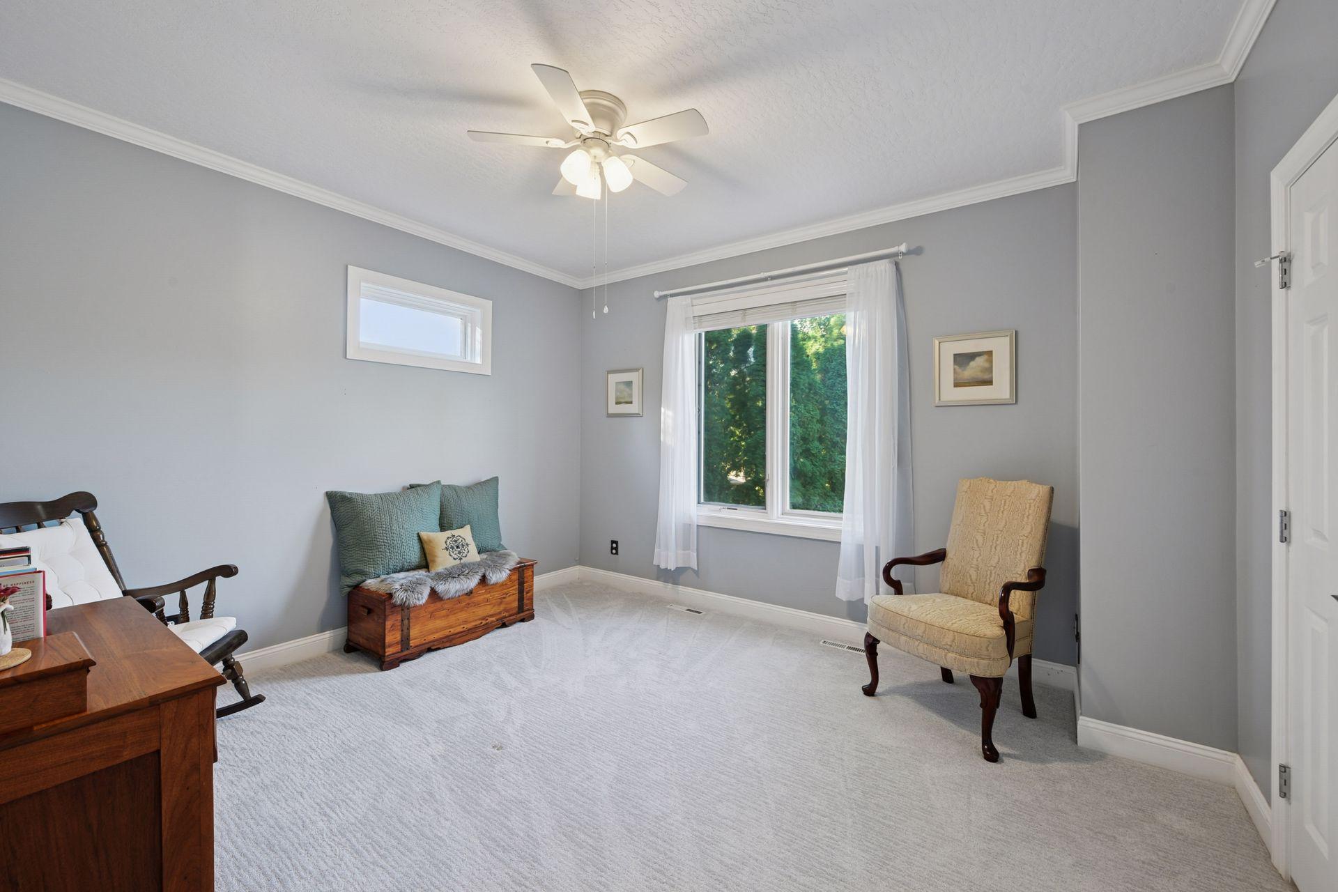 705 Queensland Lane N