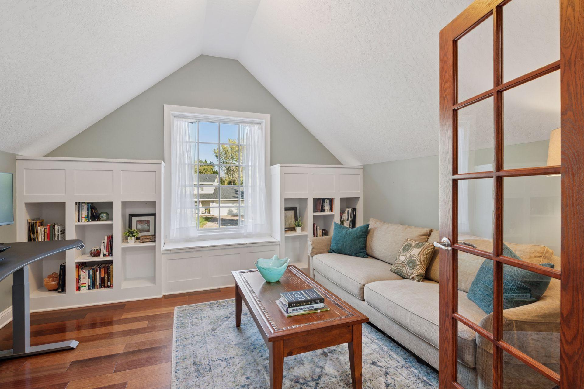 705 Queensland Lane N