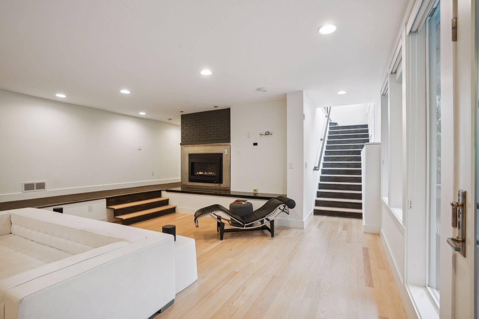 209 Westwood Drive N