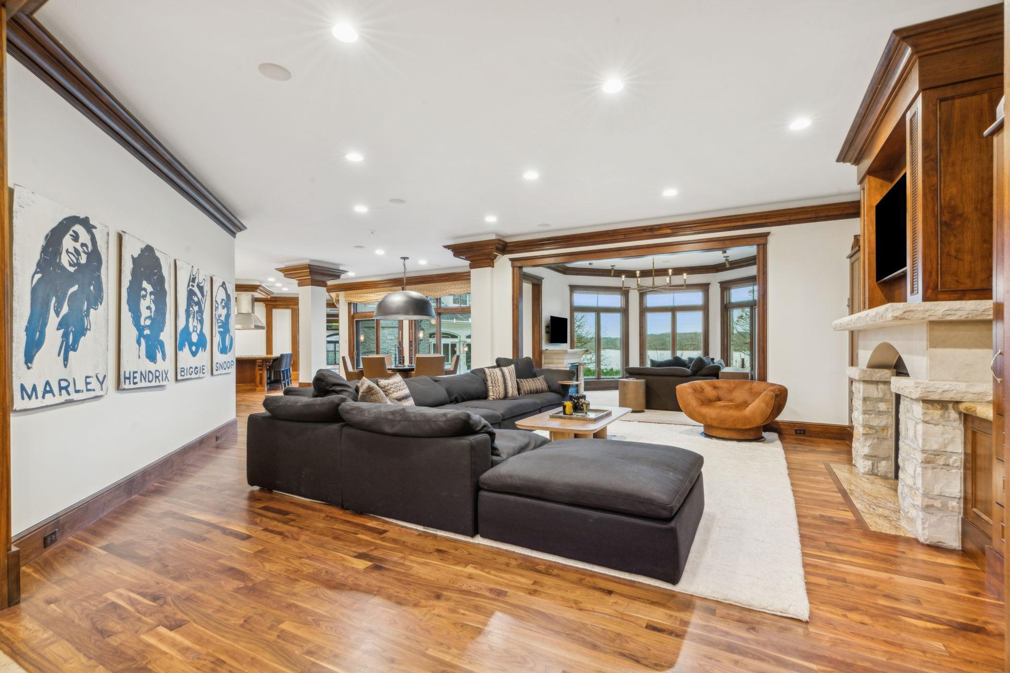 1492 Hunter Drive