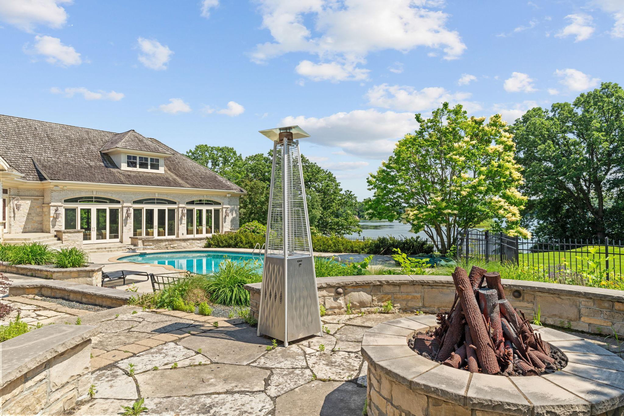 1492 Hunter Drive