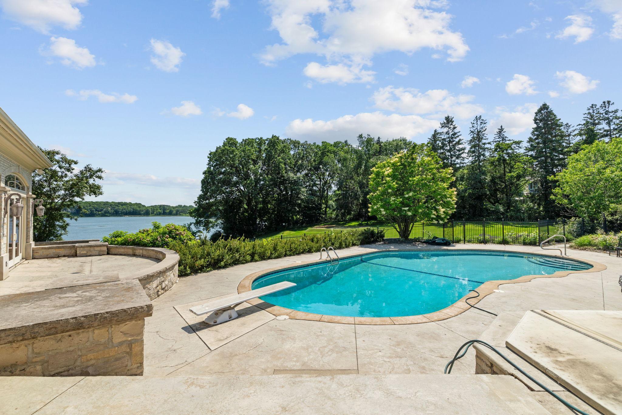 1492 Hunter Drive