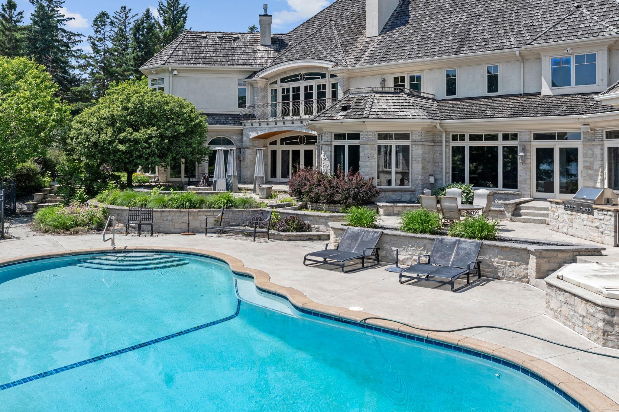 1492 Hunter Drive