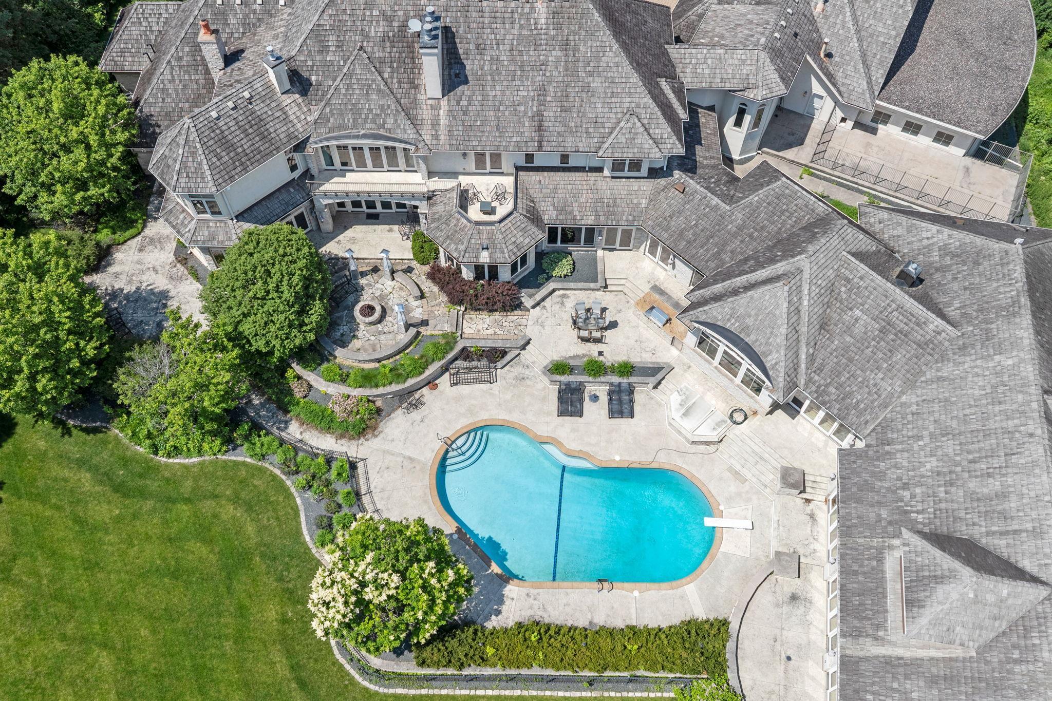 1492 Hunter Drive