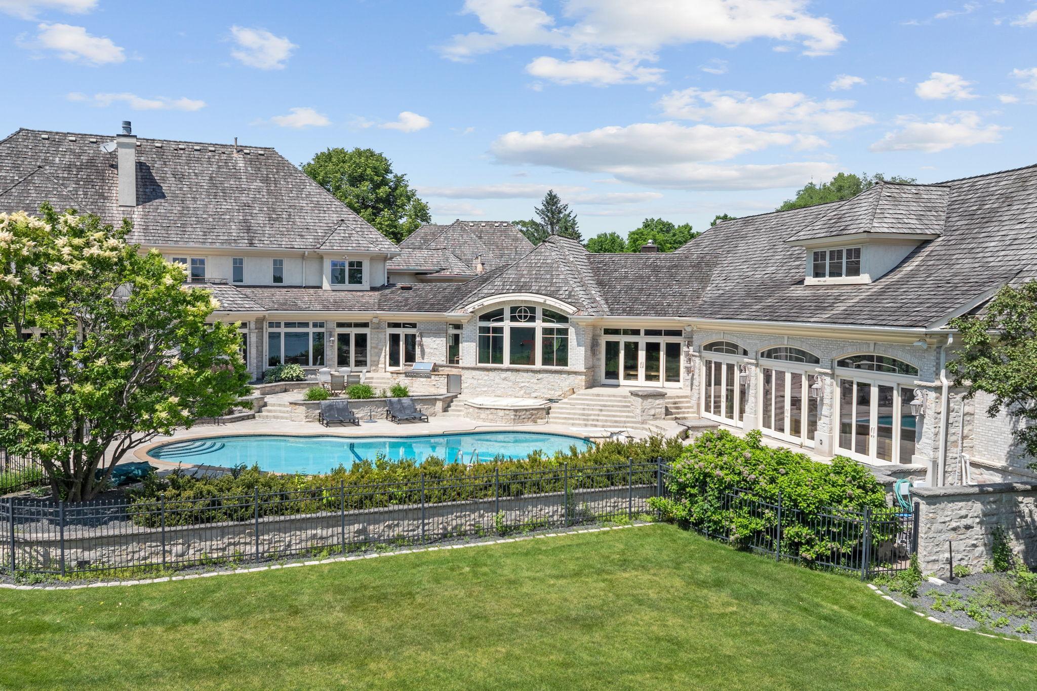 1492 Hunter Drive