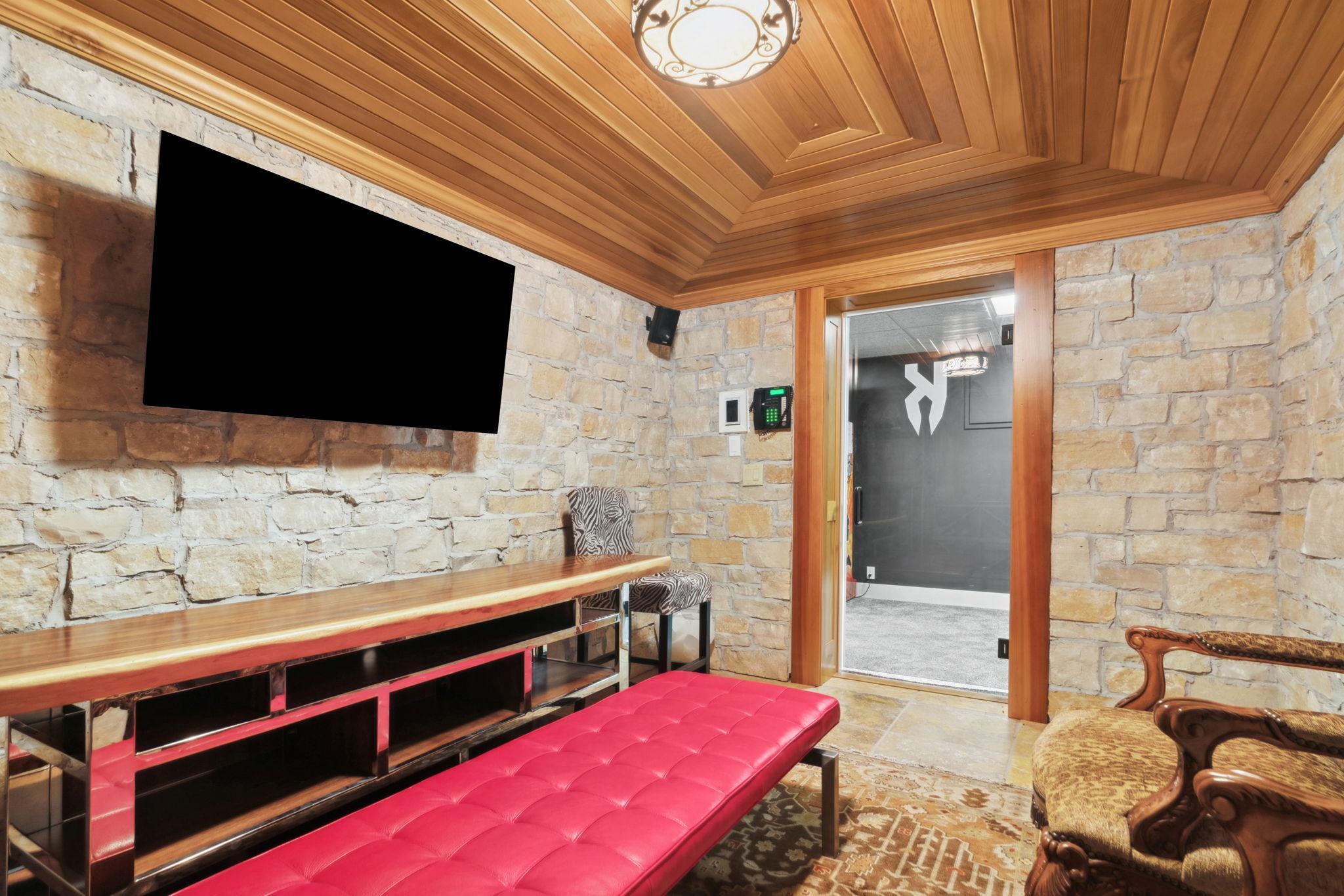 1492 Hunter Drive