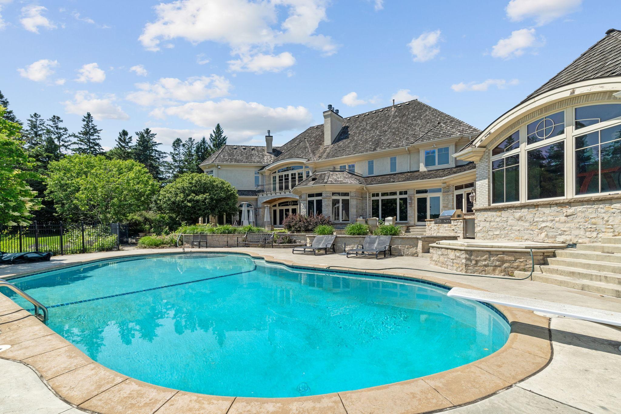 1492 Hunter Drive