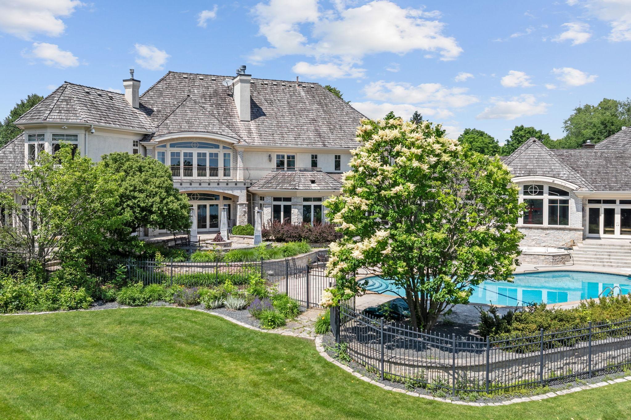 1492 Hunter Drive