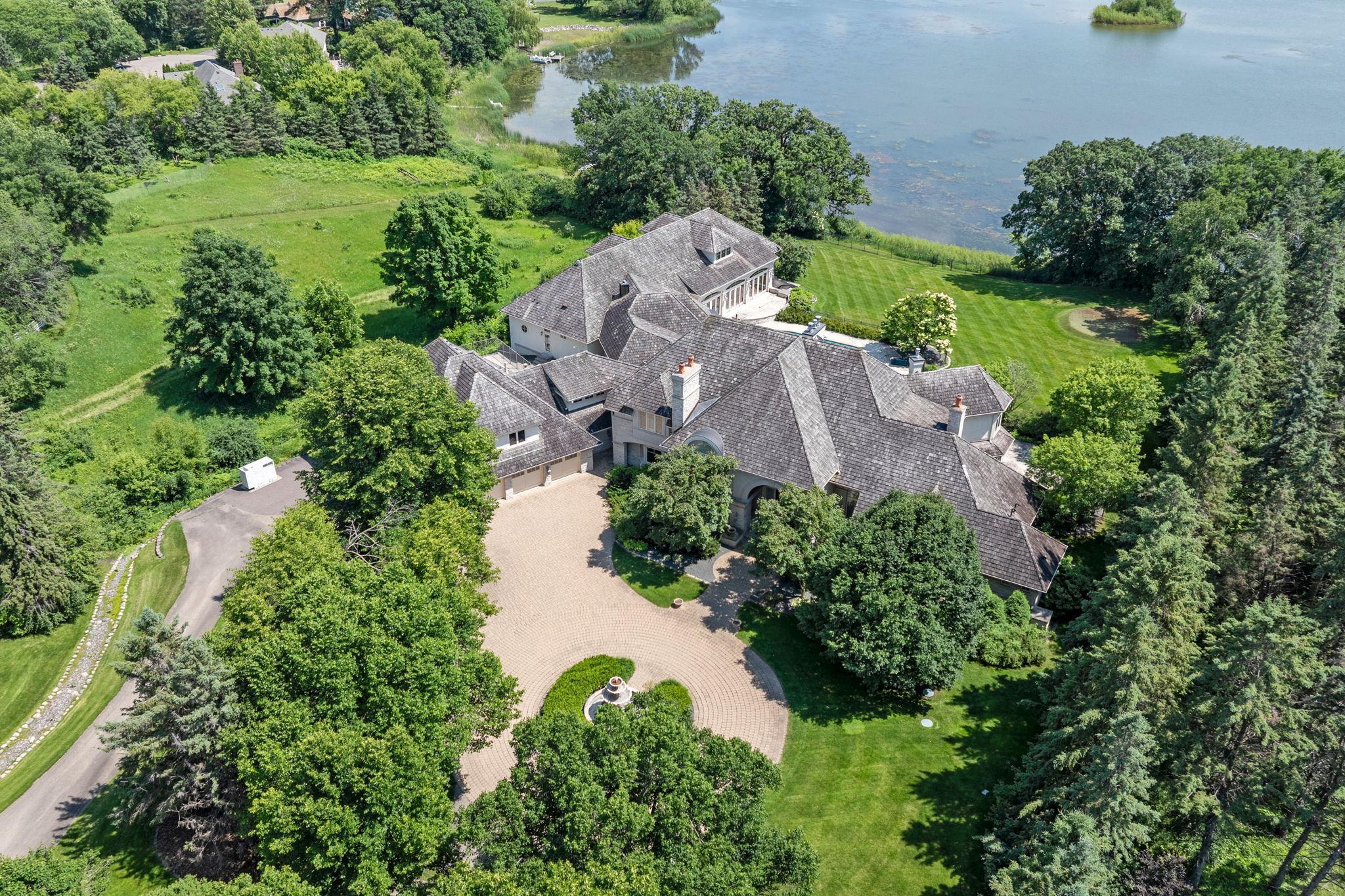 1492 Hunter Drive