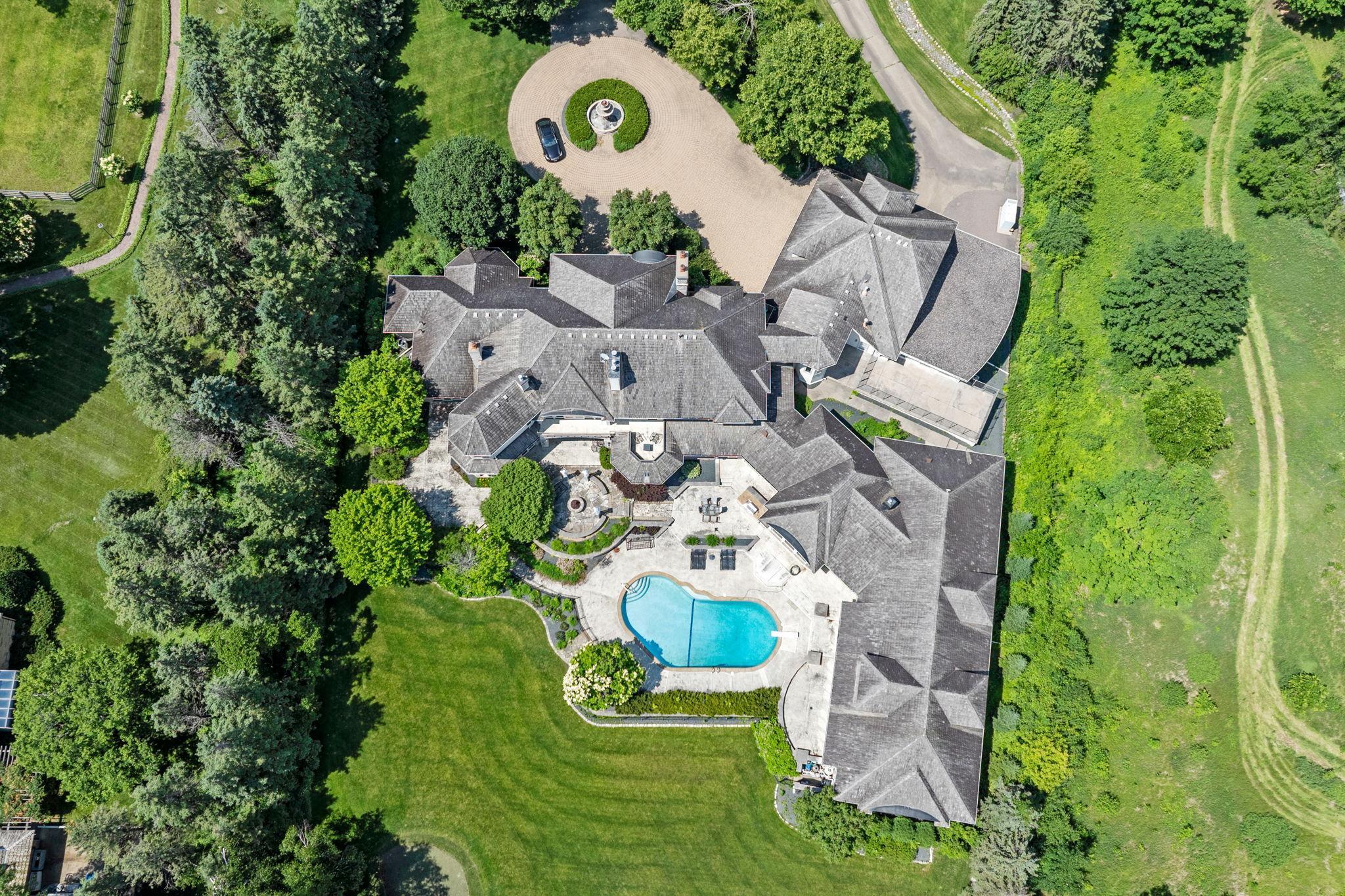1492 Hunter Drive