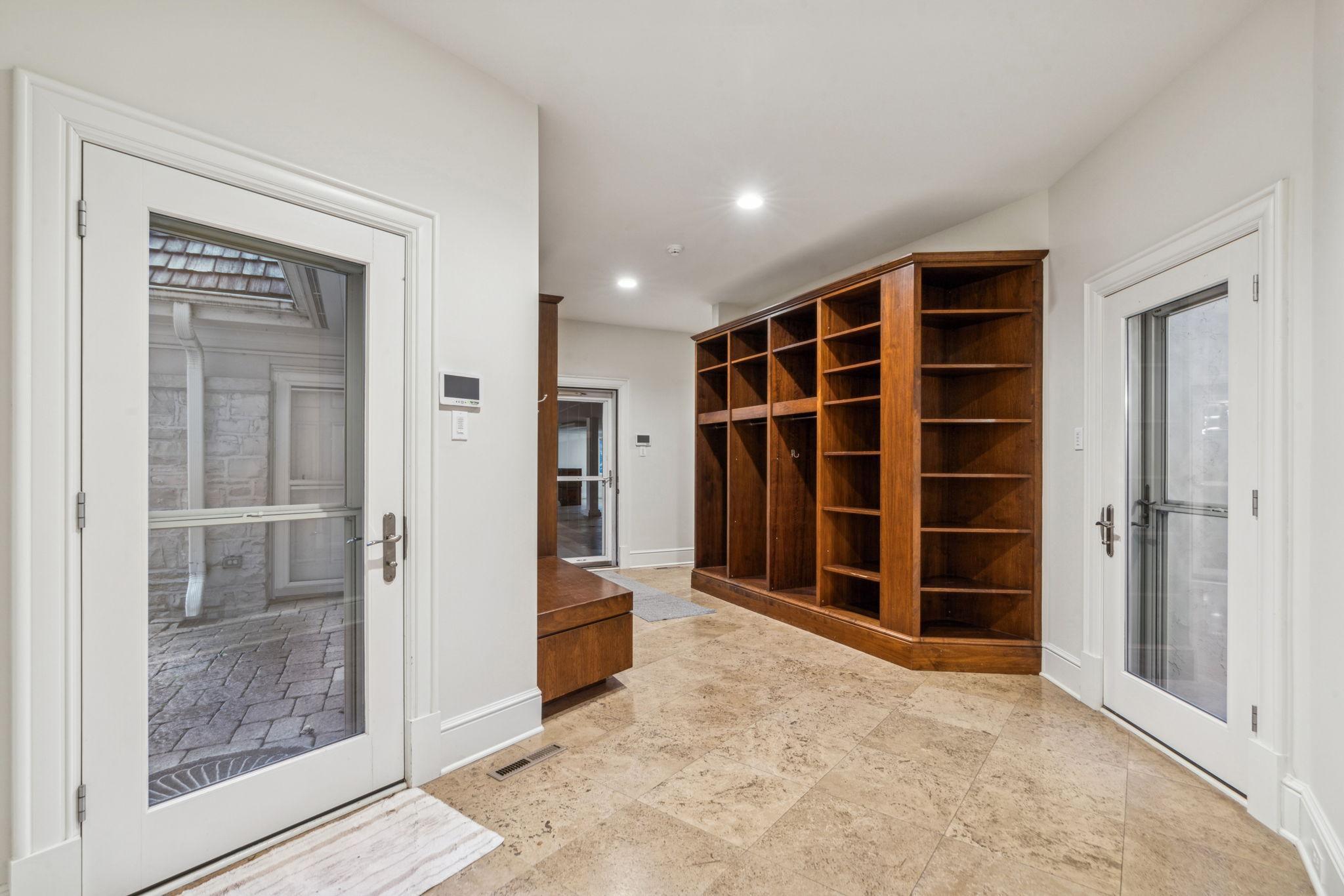 1492 Hunter Drive