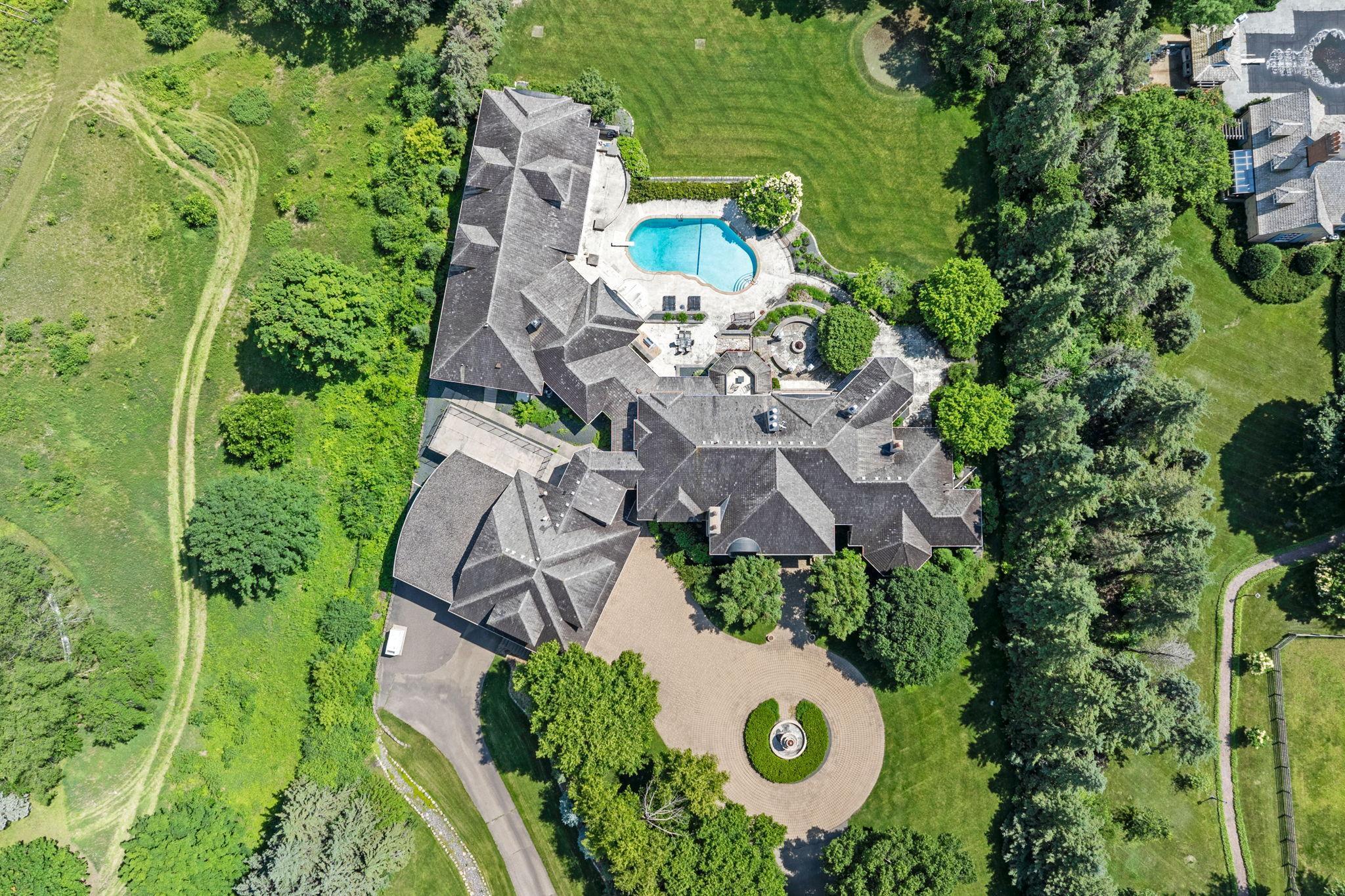 1492 Hunter Drive