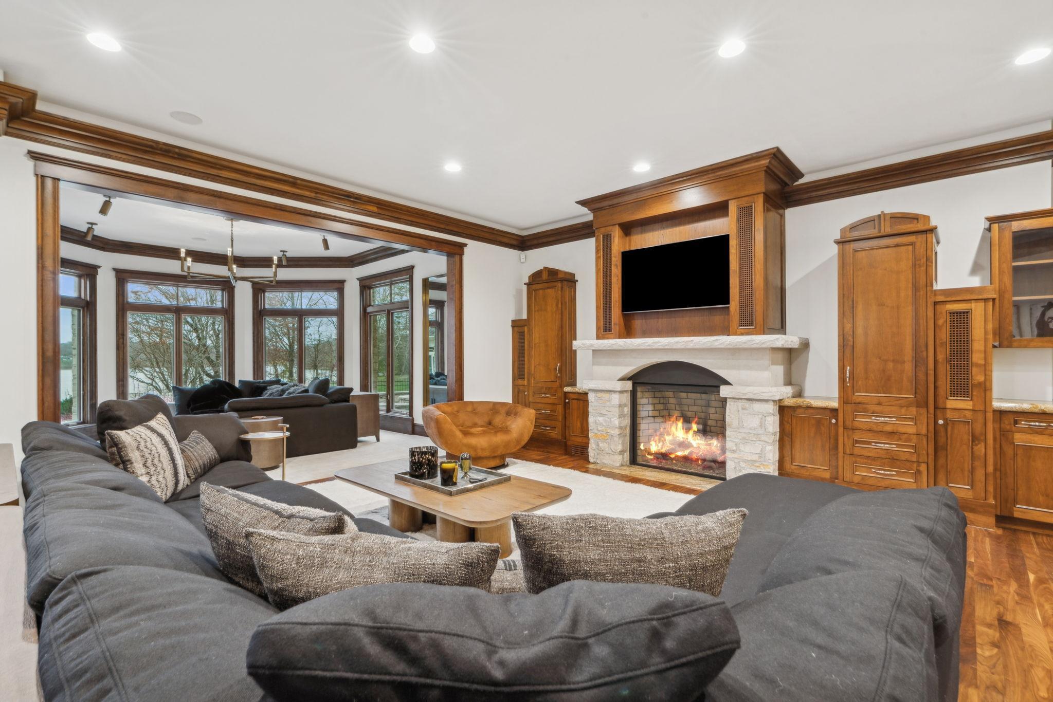1492 Hunter Drive