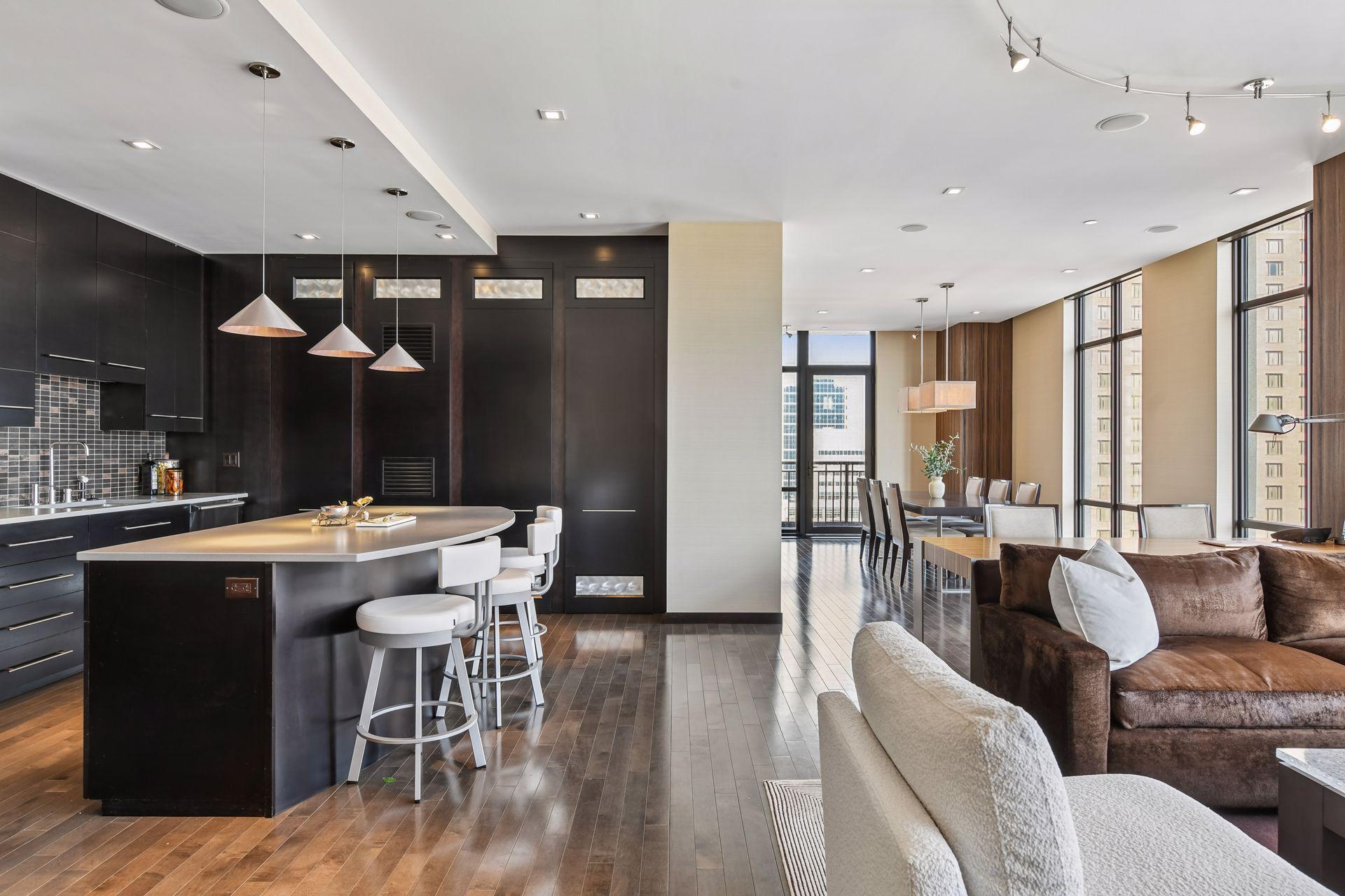 201 S 11th Street Unit: 1120