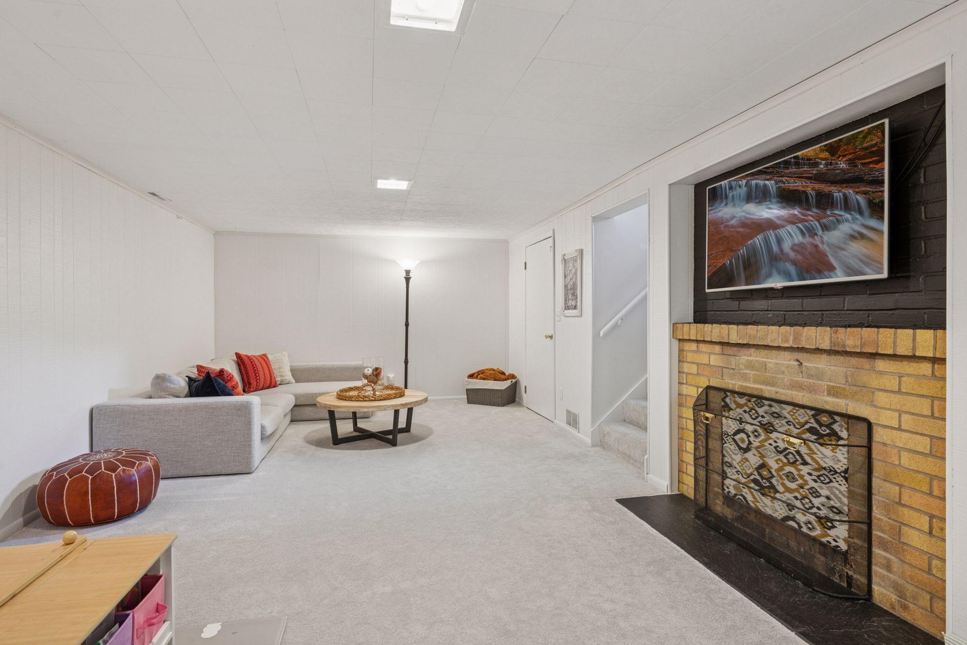 2648 Yosemite Avenue S