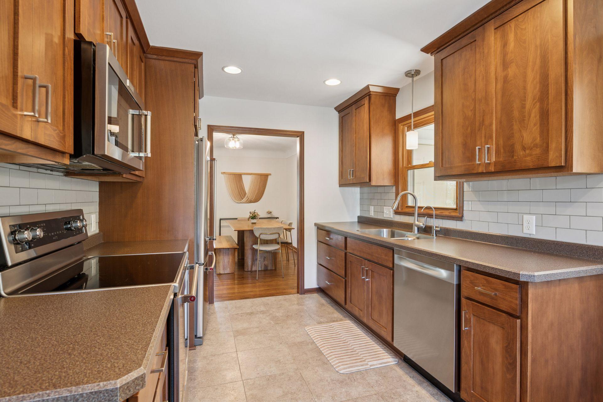 2648 Yosemite Avenue S