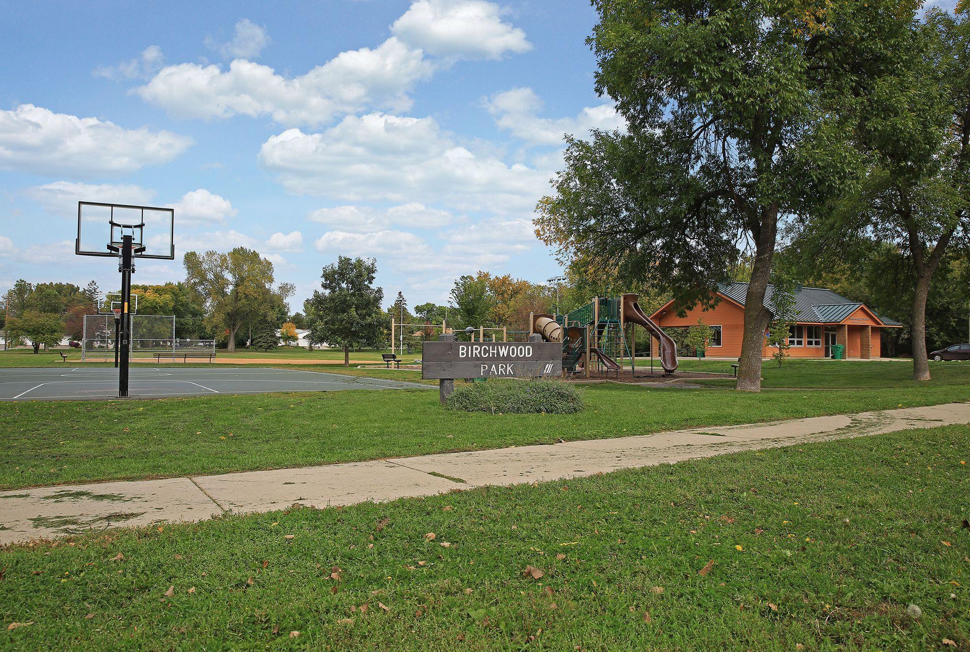 2648 Yosemite Avenue S