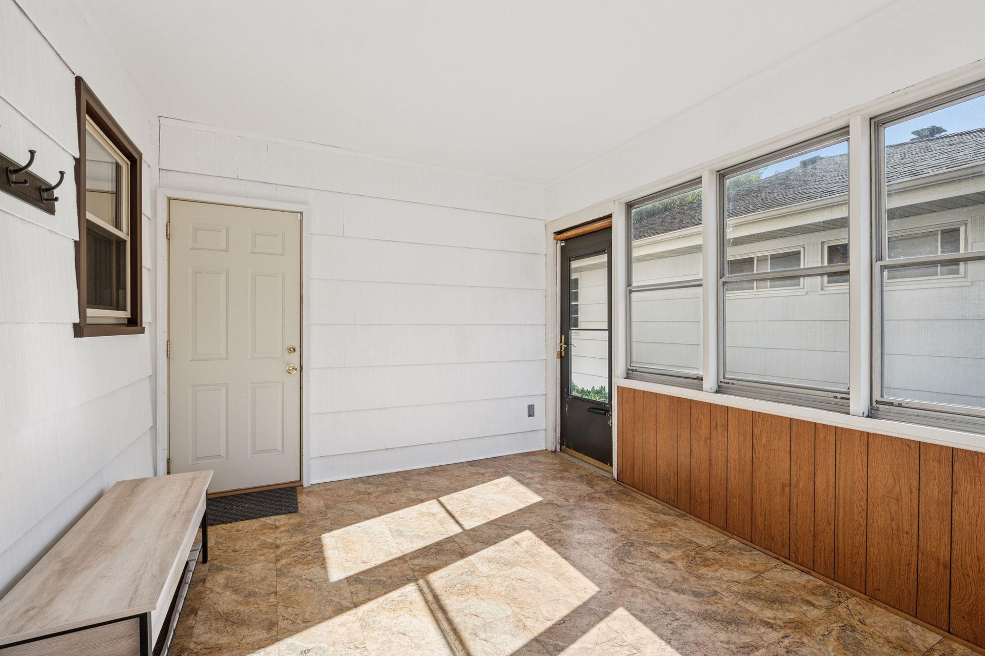 2648 Yosemite Avenue S