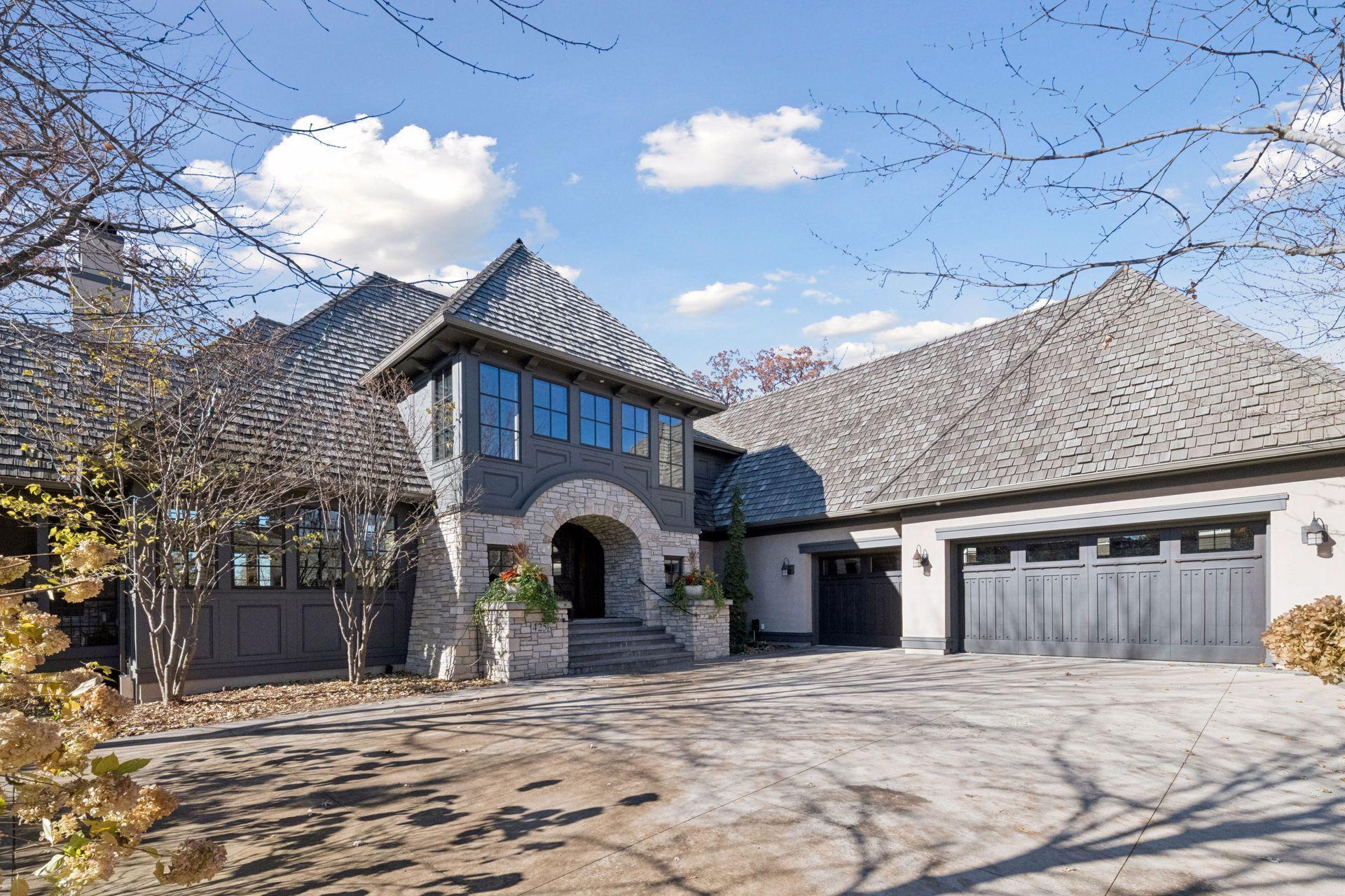 425 Carpenters Point