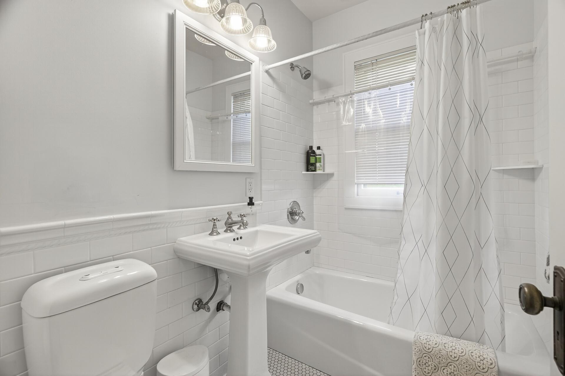 1920 Fremont Avenue S