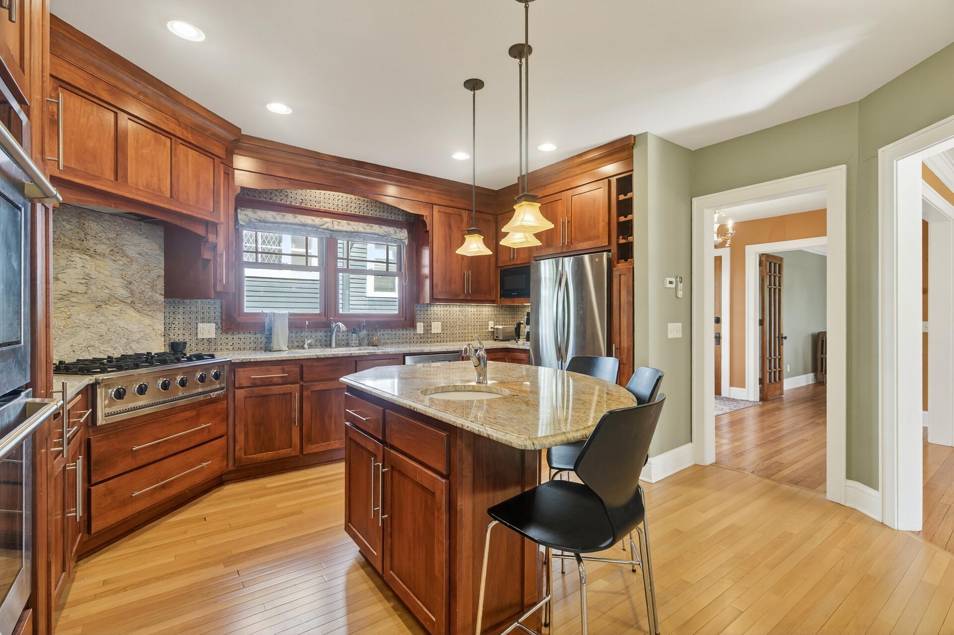 1920 Fremont Avenue S