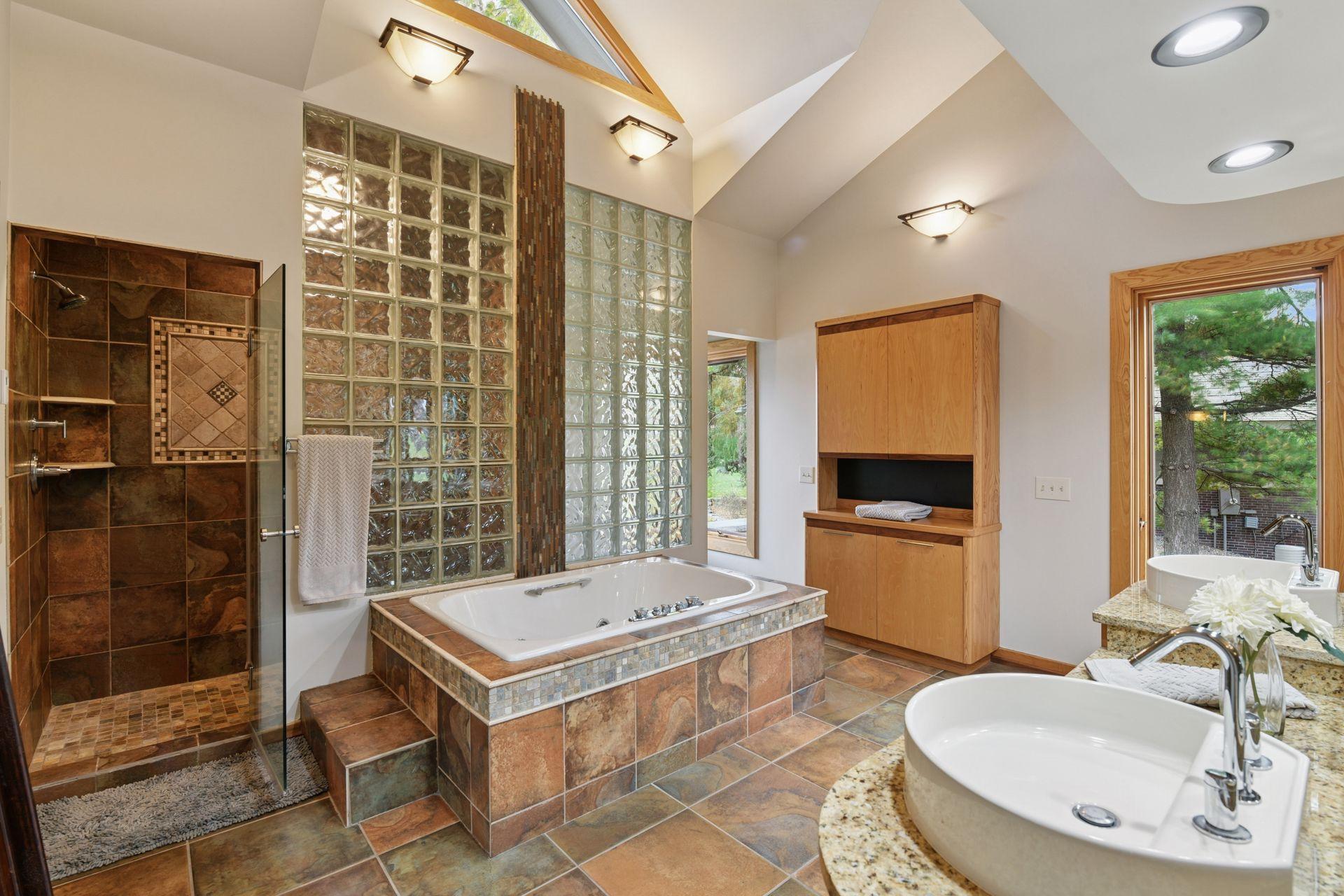 5880 Boulder Bridge Lane