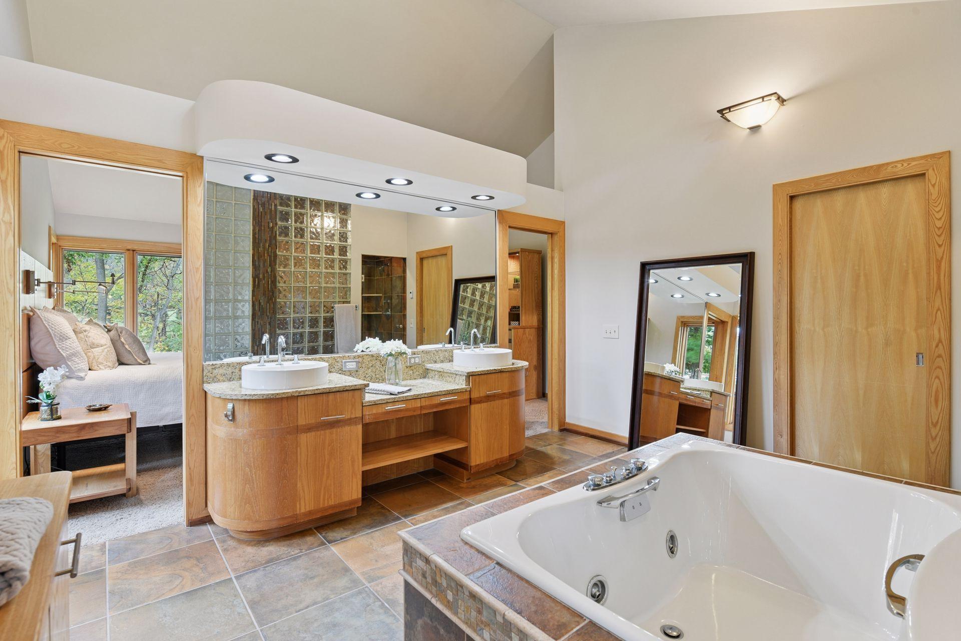 5880 Boulder Bridge Lane