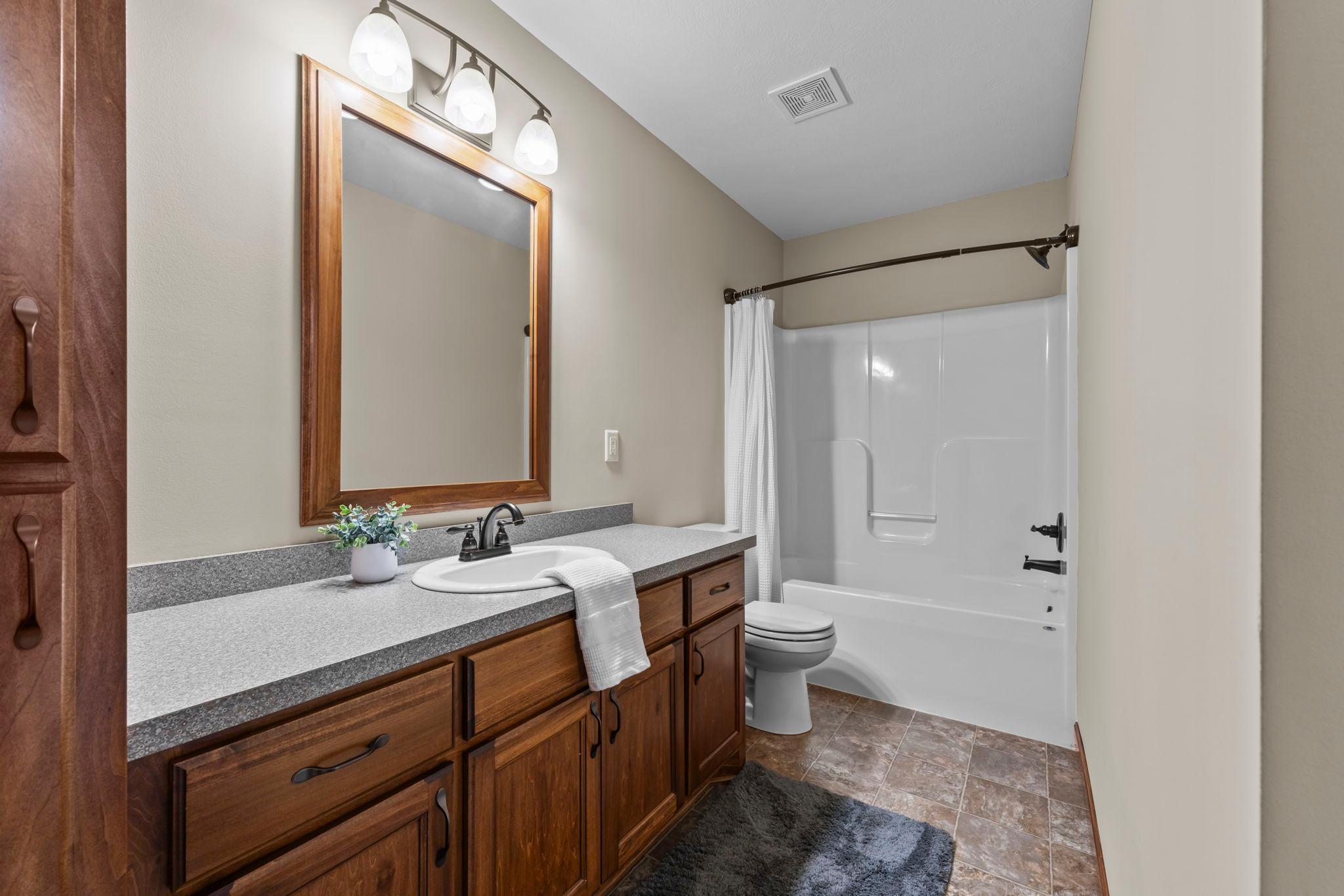 19541 Yellow Pine Street NW