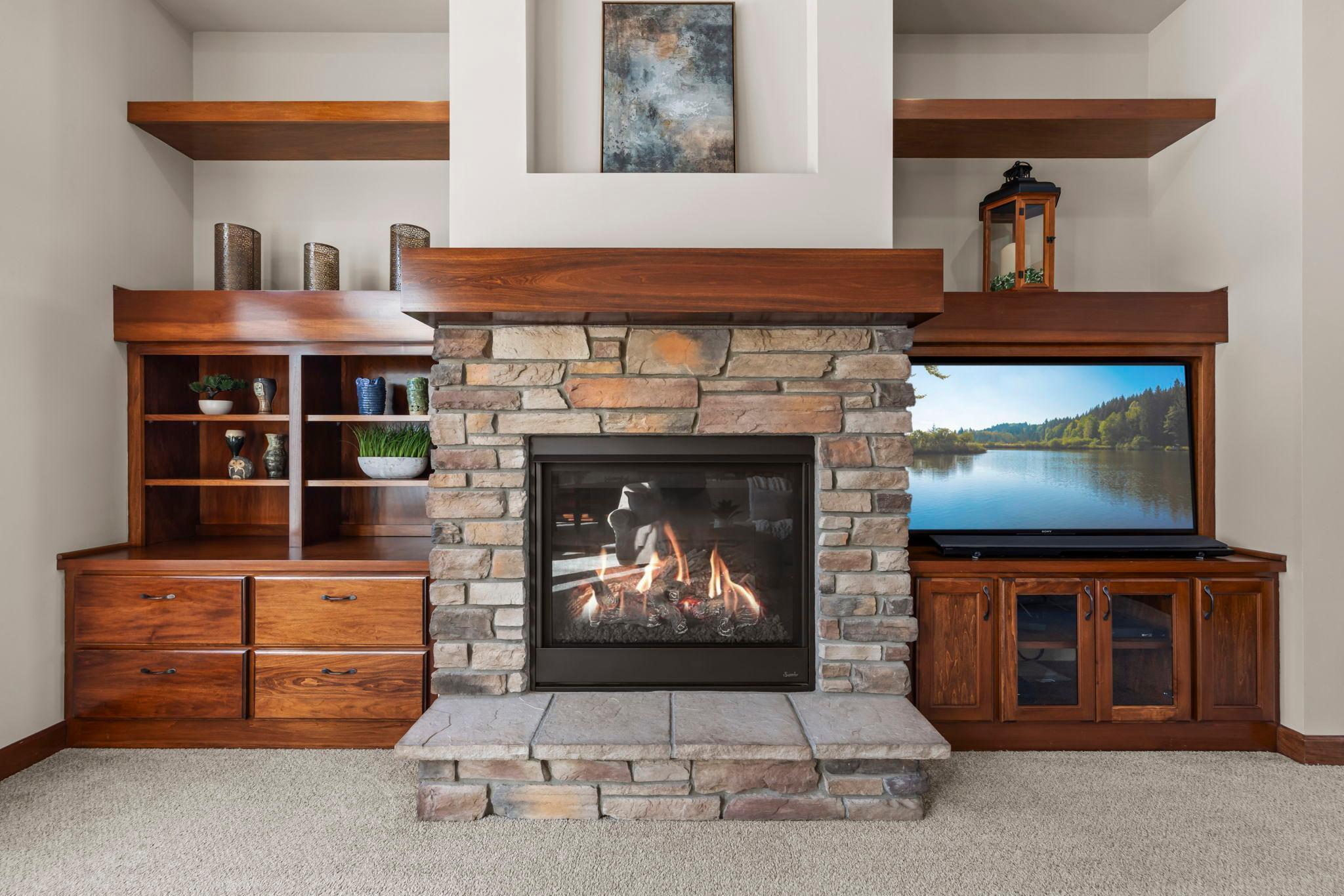 19541 Yellow Pine Street NW