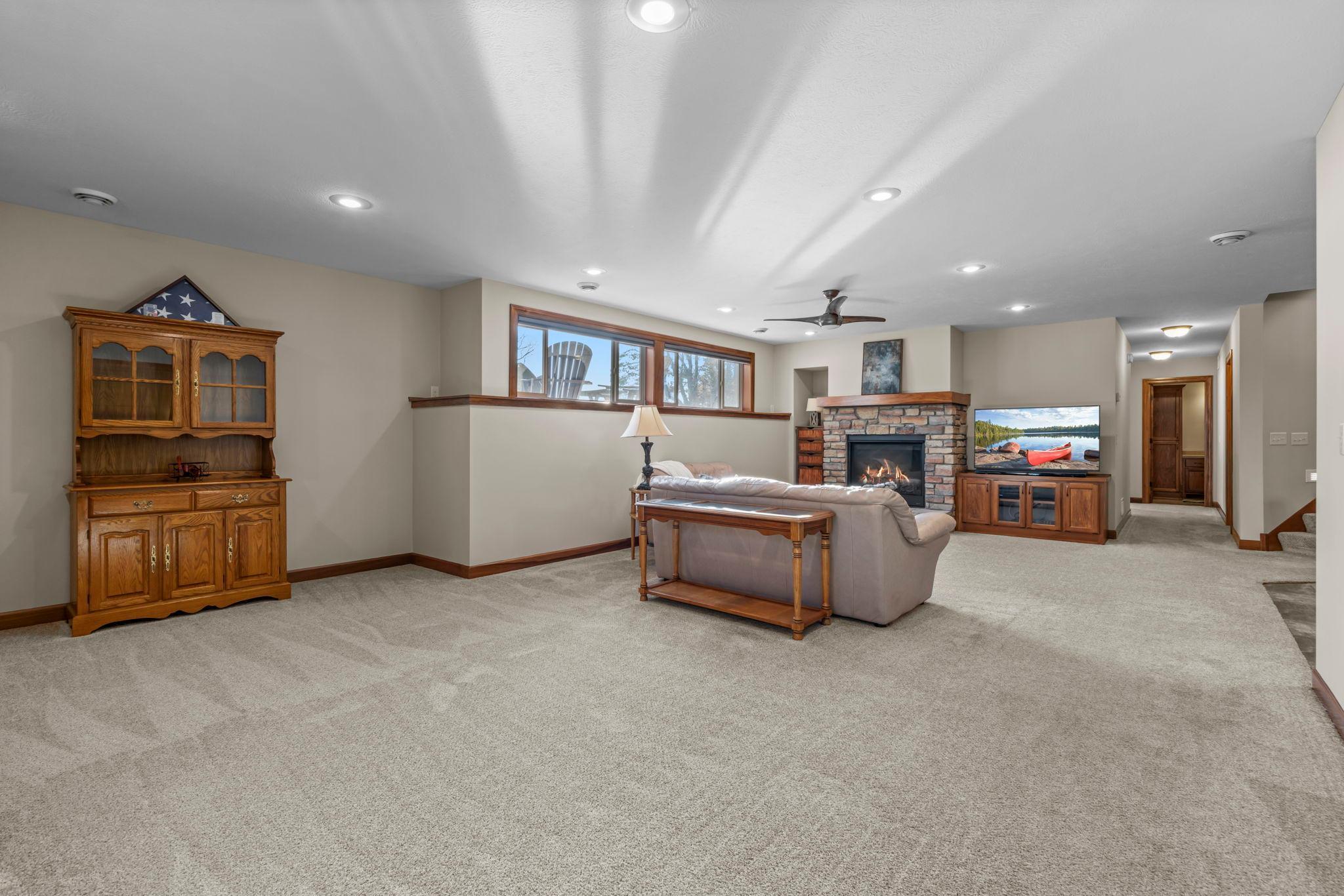 19541 Yellow Pine Street NW