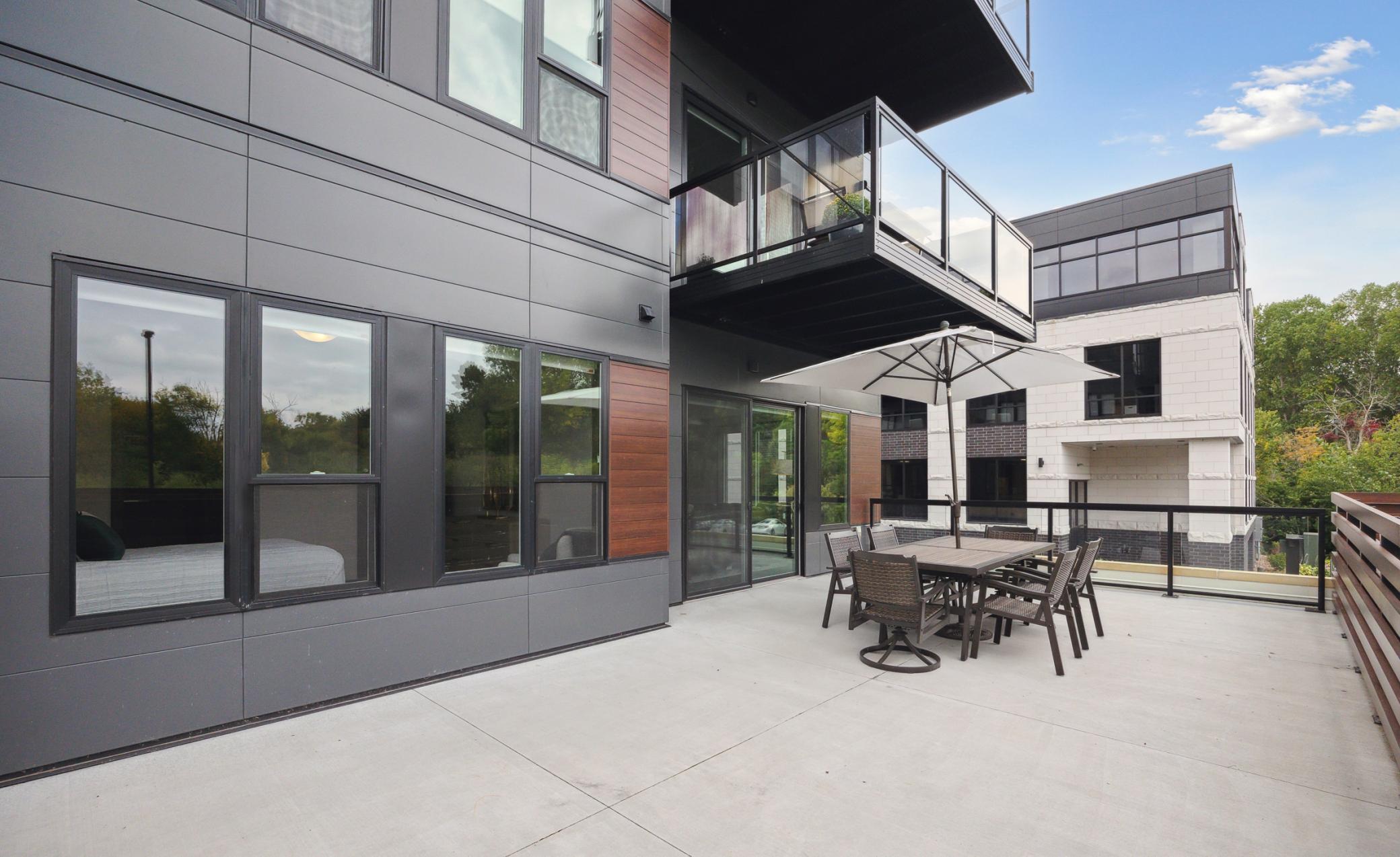 253 Lake Street E Unit: 208