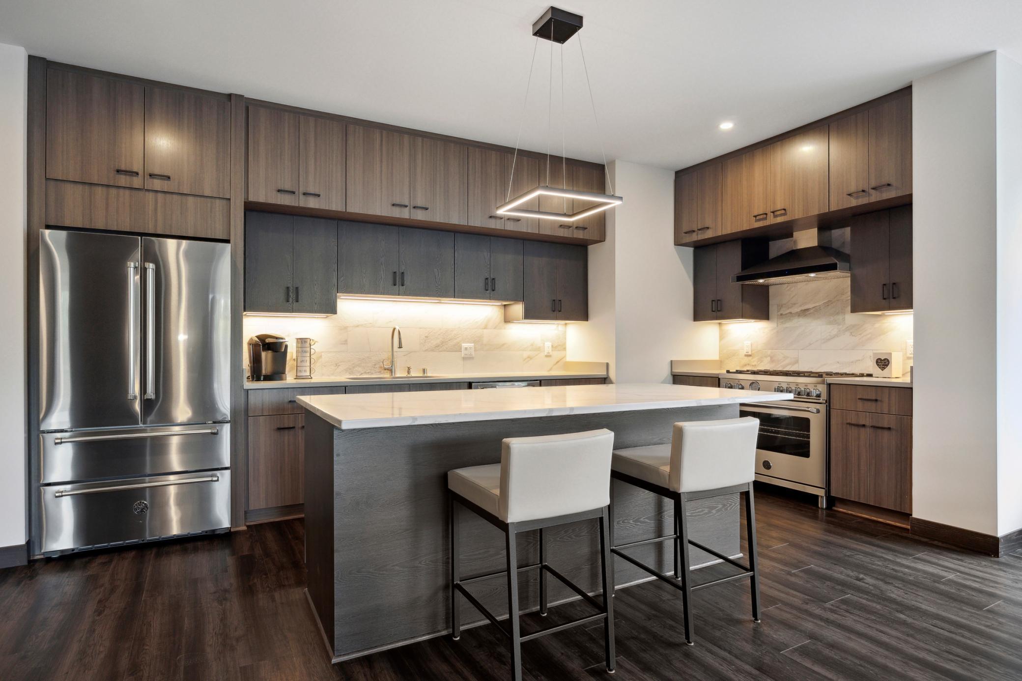 253 Lake Street E Unit: 208