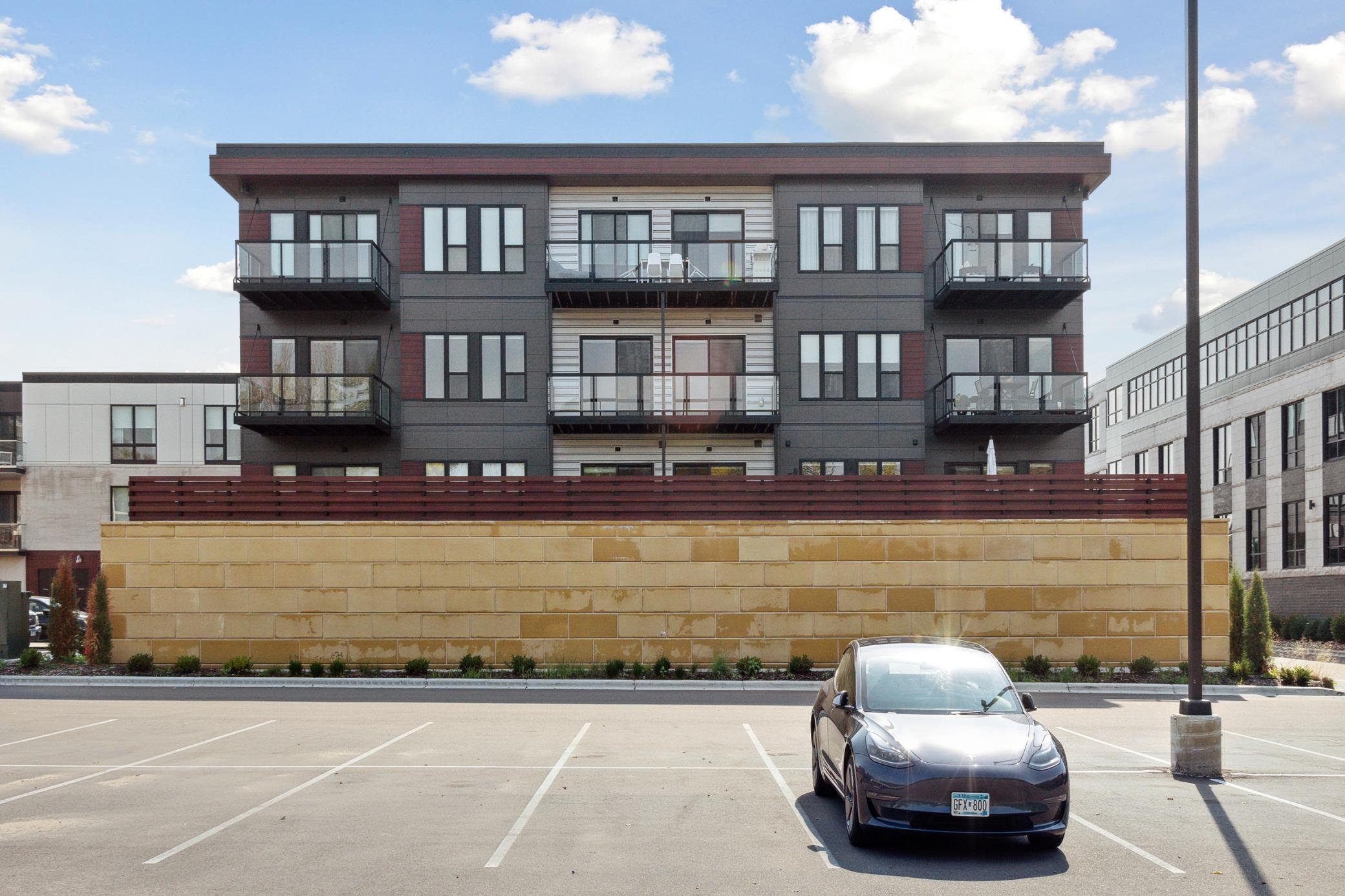 253 Lake Street E Unit: 208