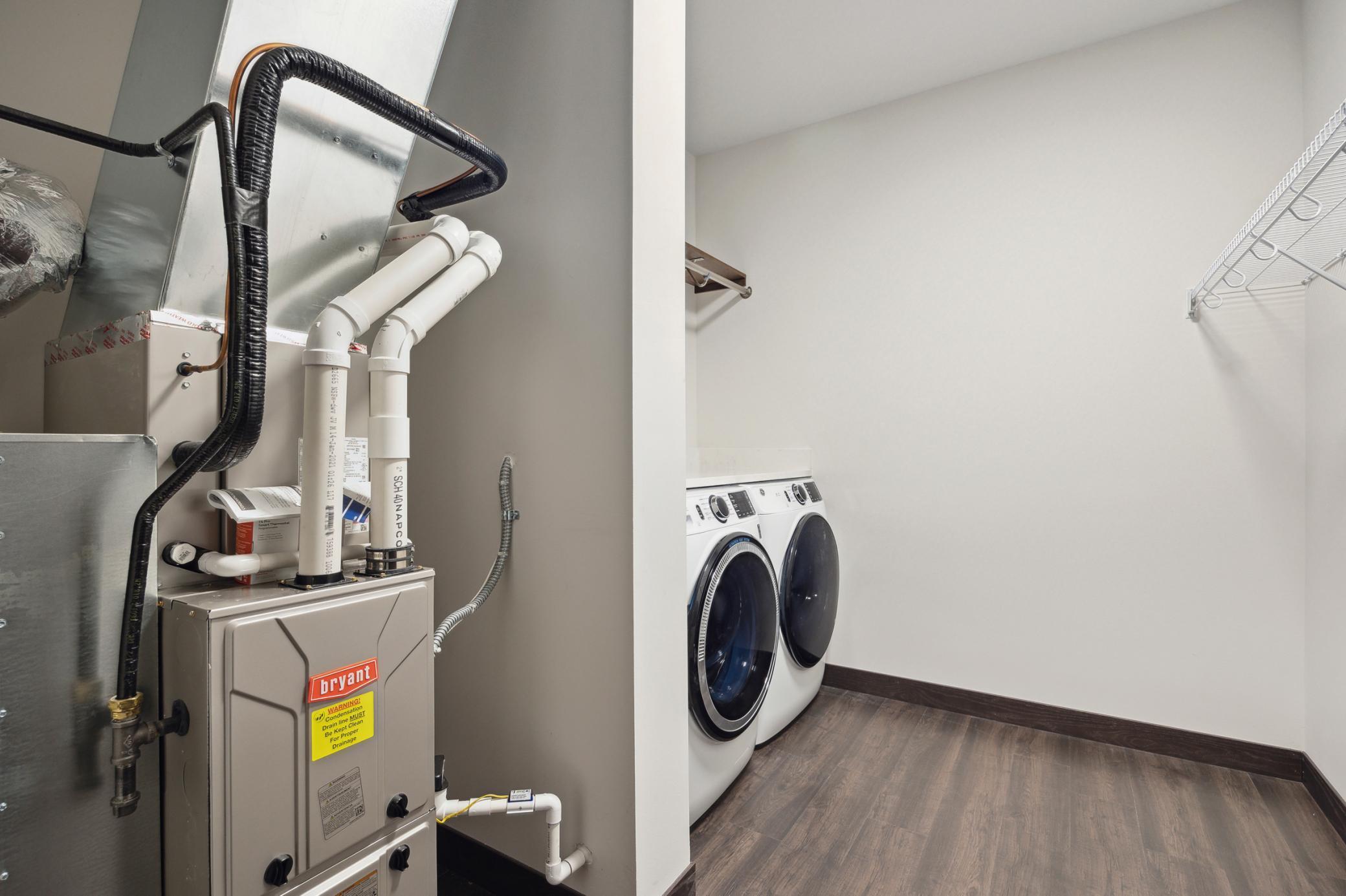 253 Lake Street E Unit: 208